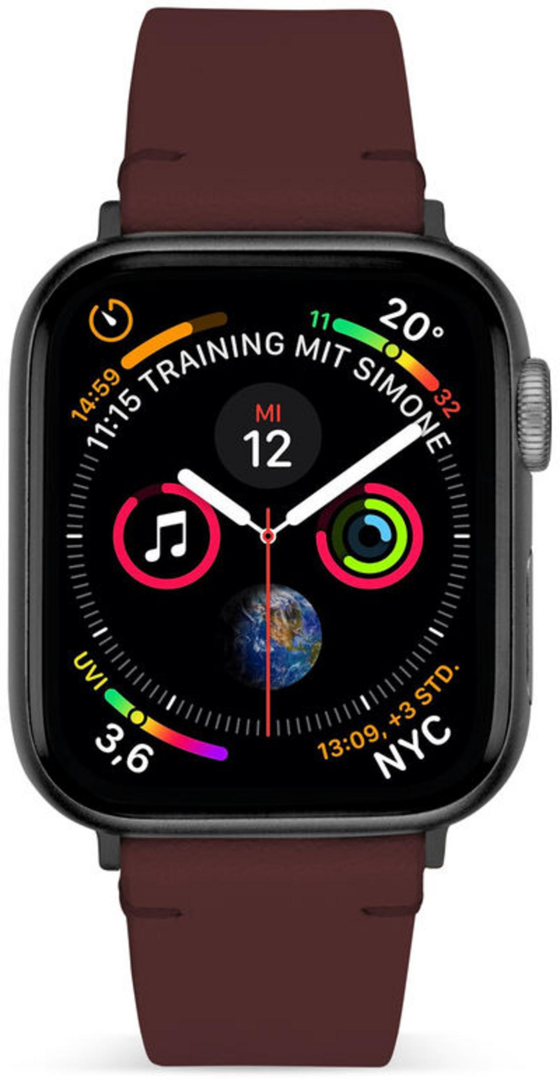 Eine Smartwatch mit dunklem Band zeigt das Zifferblatt mit Uhrzeit, Wetter und Aktivitätsringen.