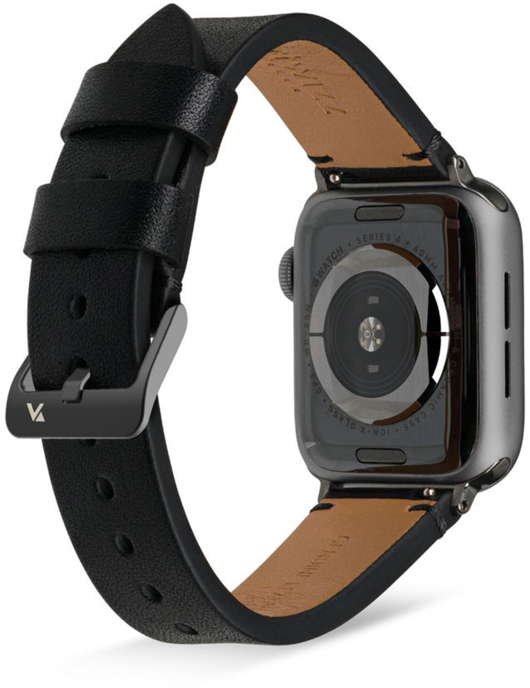 Schwarzes Lederarmband an einer grauen Smartwatch mit sichtbarem Ladeanschluss.