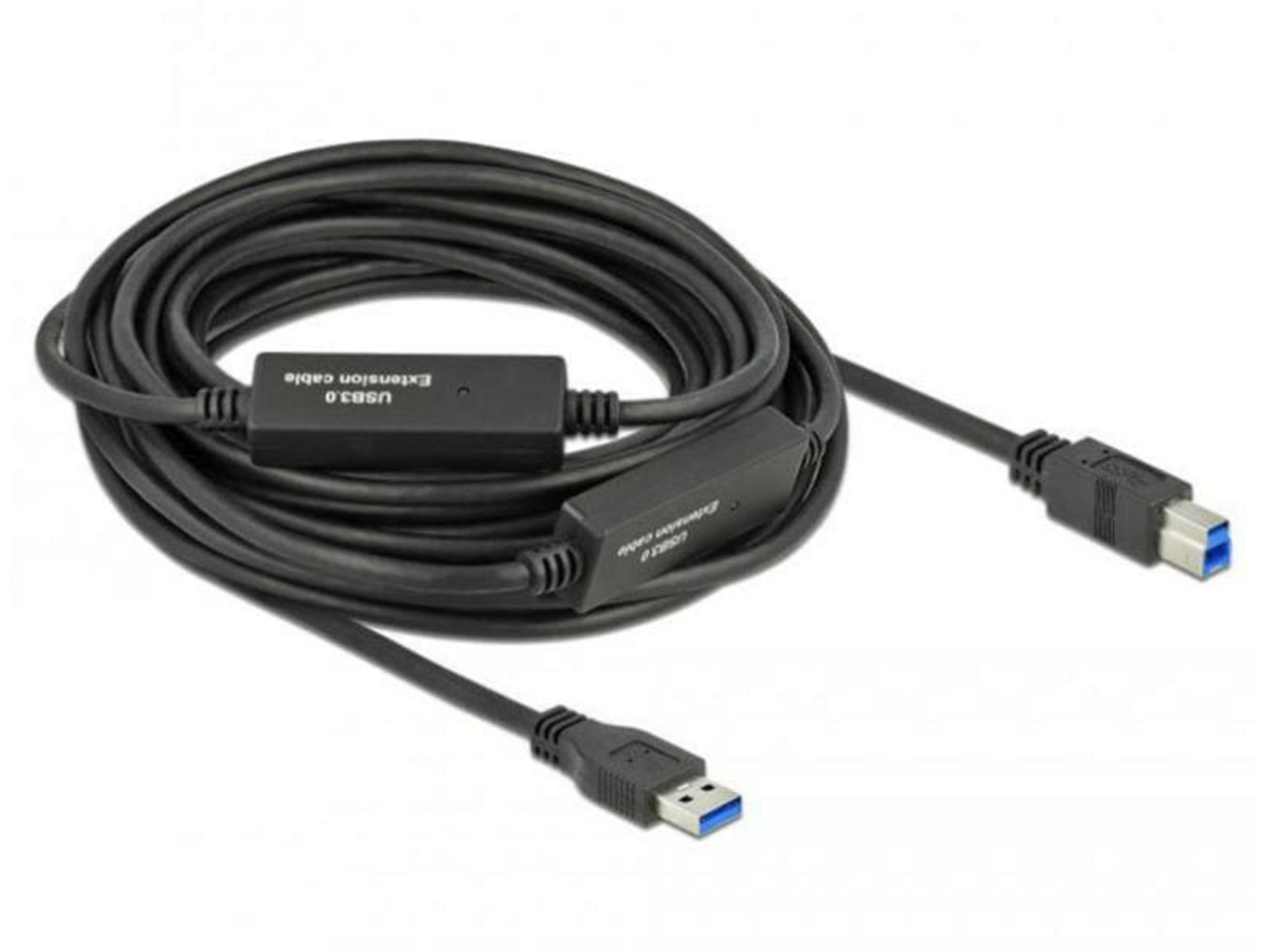 Cavo di prolunga USB 3.0 nero con due connettori e una scatola nera.