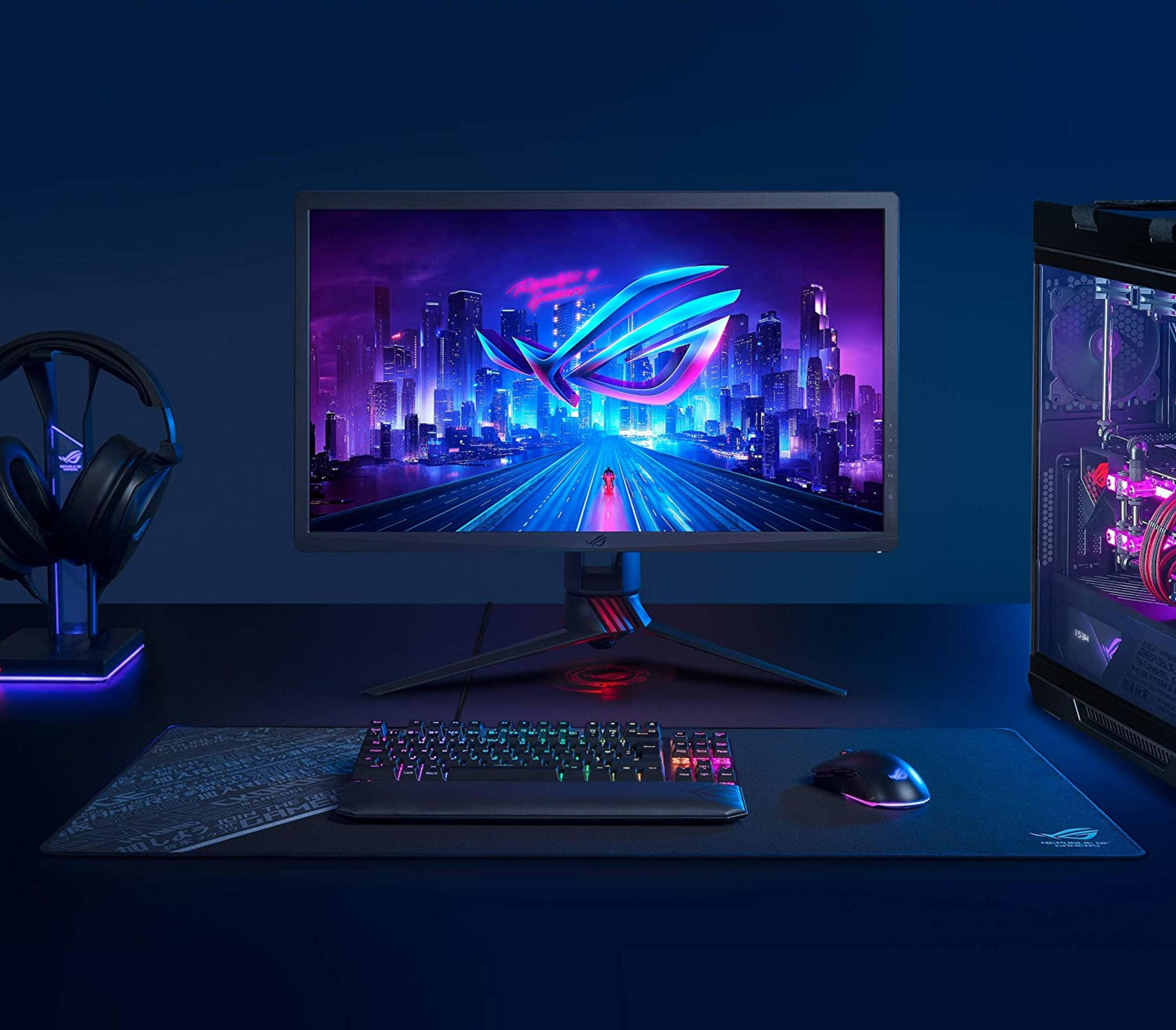 Zestaw do gier z monitorem, klawiaturą, myszą, słuchawkami i komputerem.