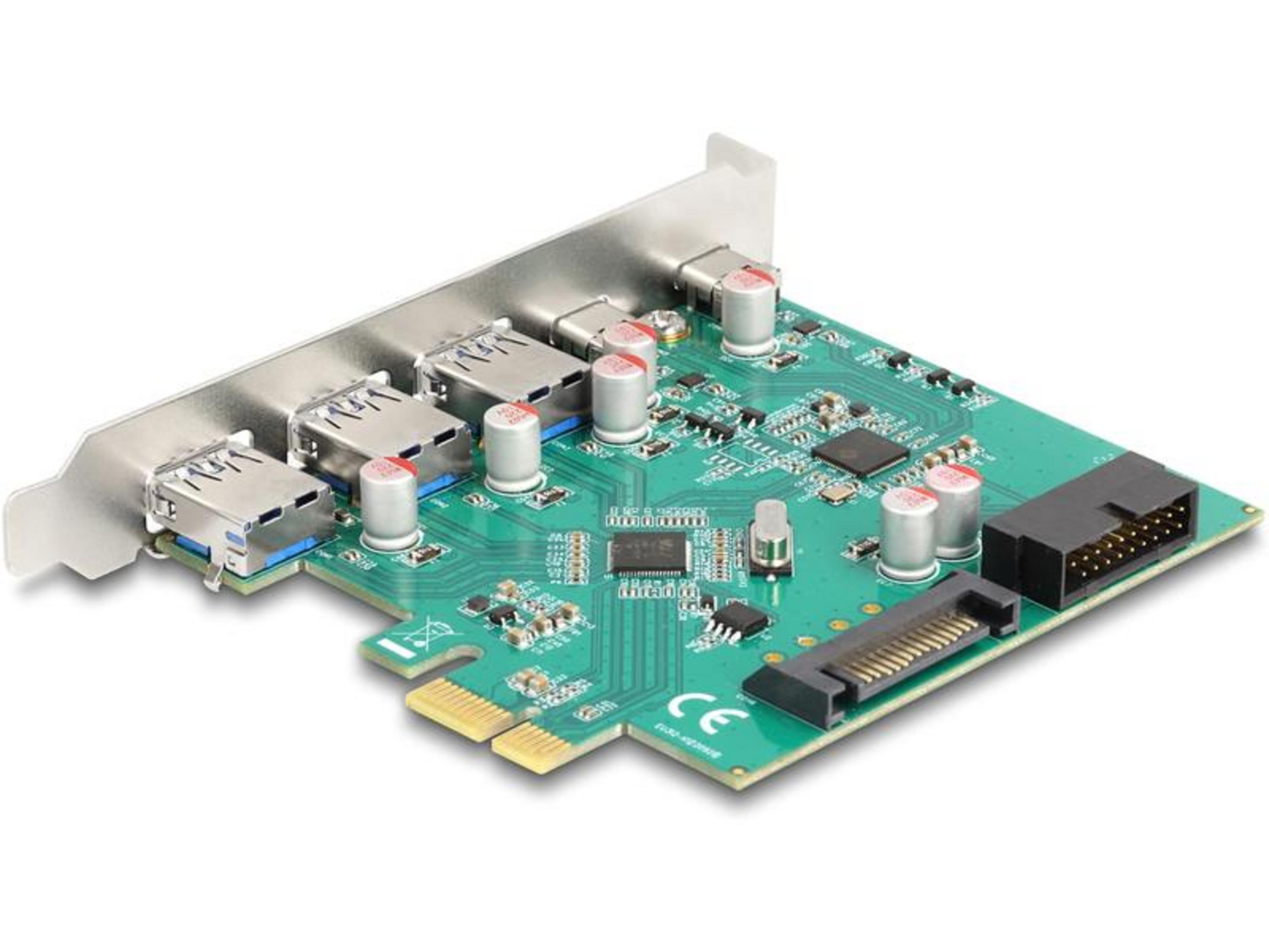 Eine grüne Platine mit USB-Anschlüssen, Kondensatoren und einem schwarzen Stecker.