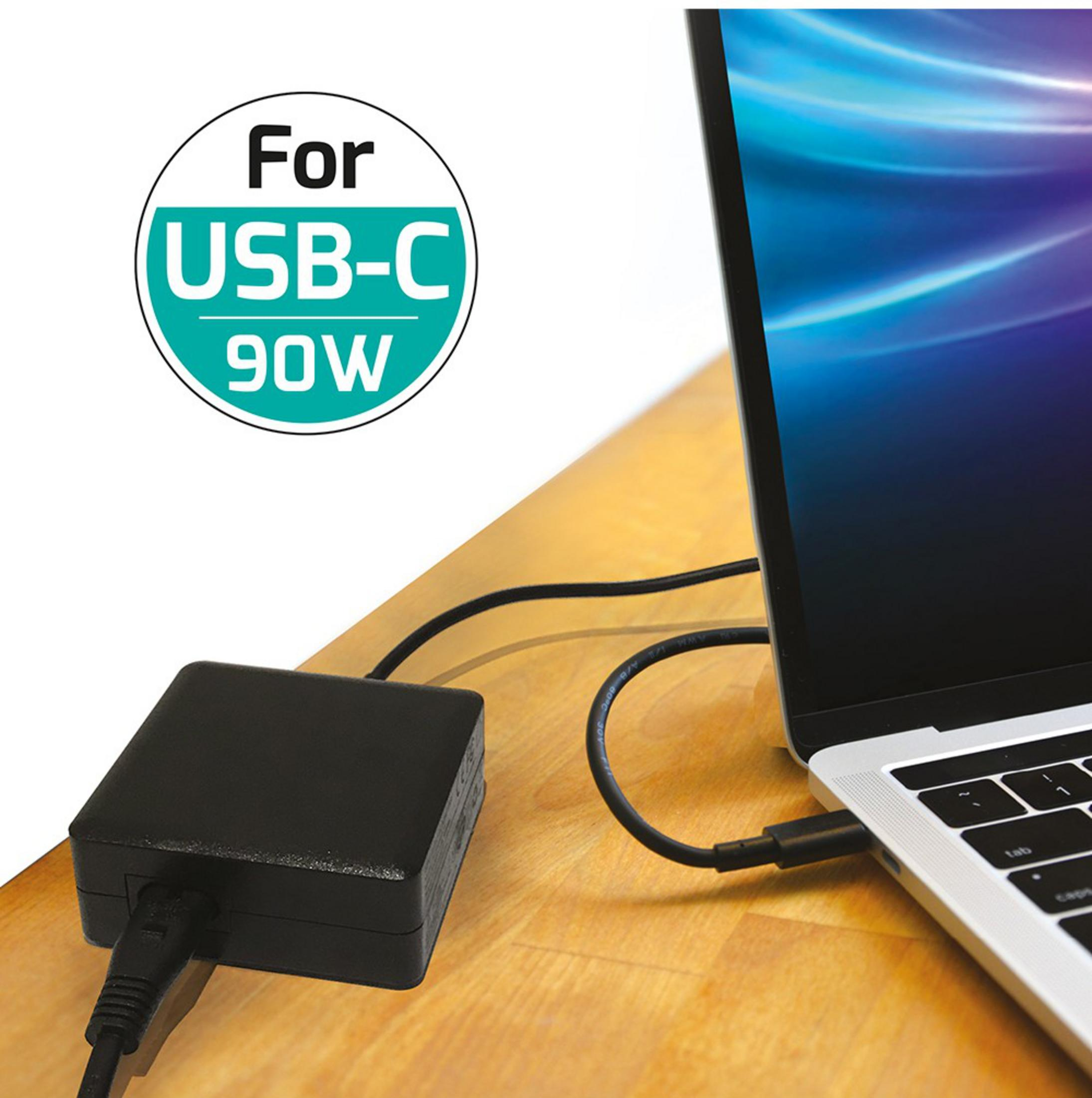 Czarny adapter USB-C 90W do laptopa podłączony do laptopa.