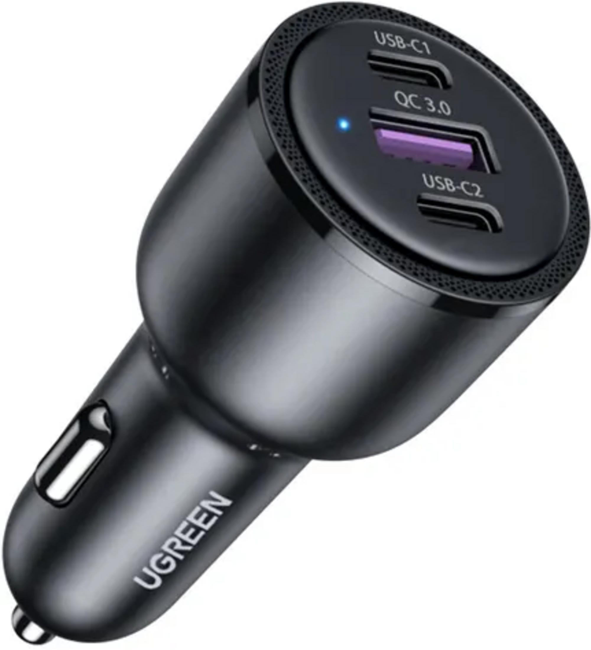 Zwarte auto-oplader met twee USB-C poorten en QC 3.0. UGREEN logo.