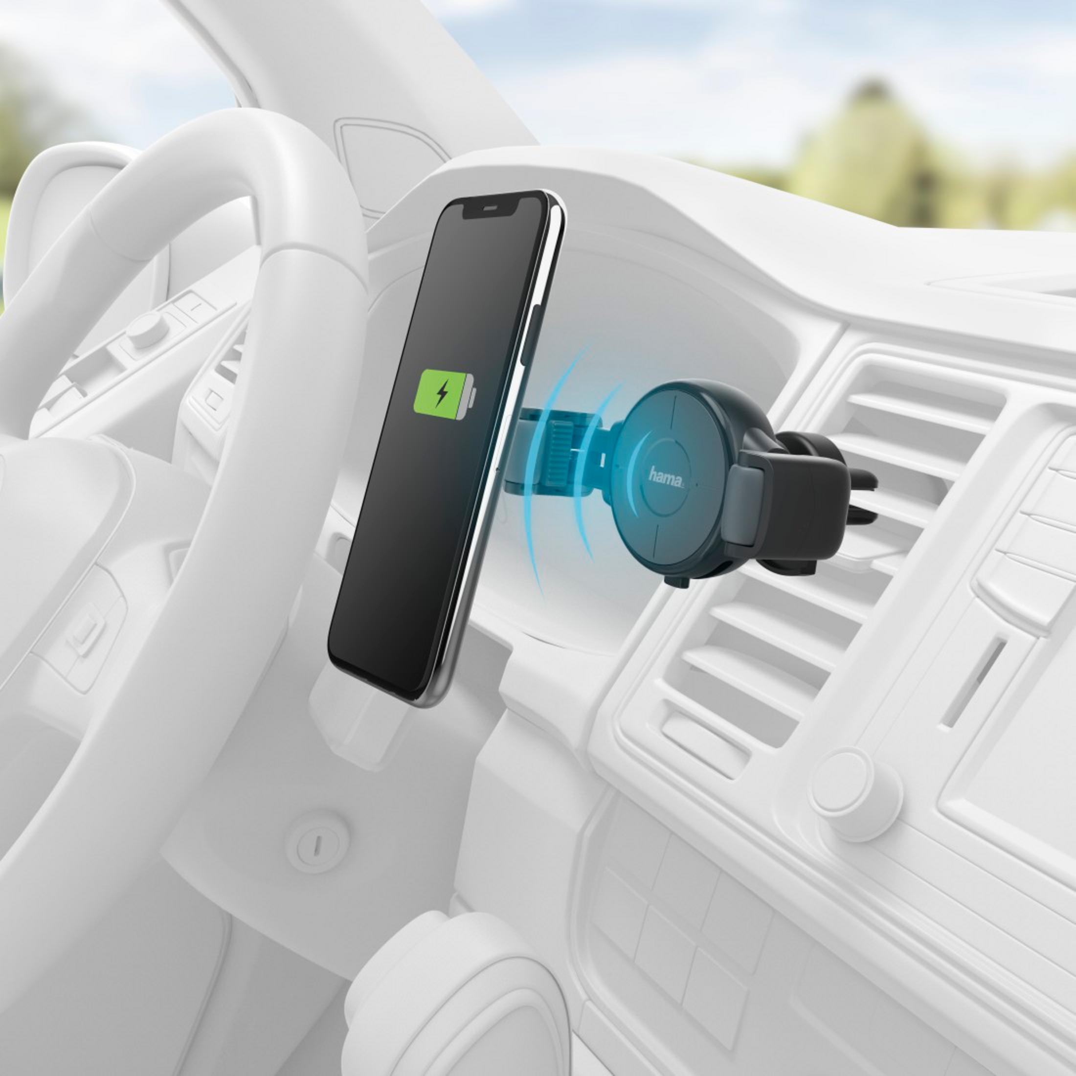 Ein Smartphone mit grünem Akku wird drahtlos auf einem Lüftungsschlitz-Halter geladen.