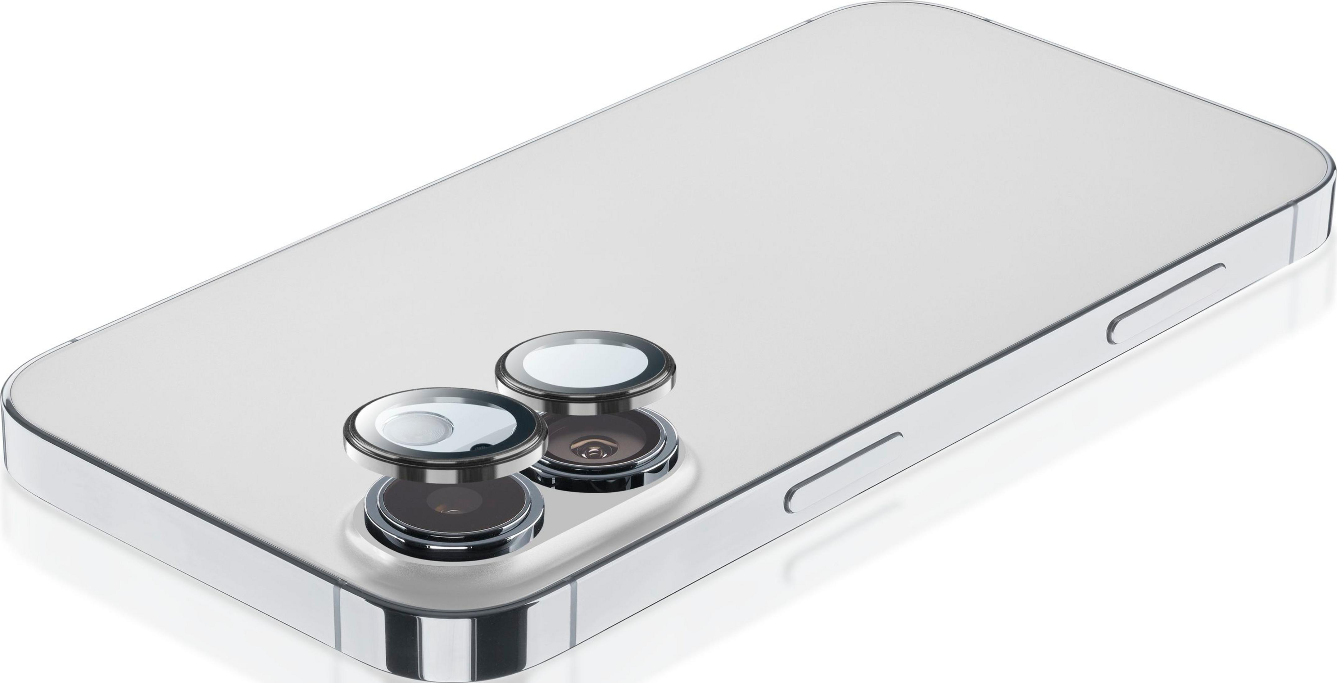 Smartphone argento con due obiettivi della fotocamera sul retro.