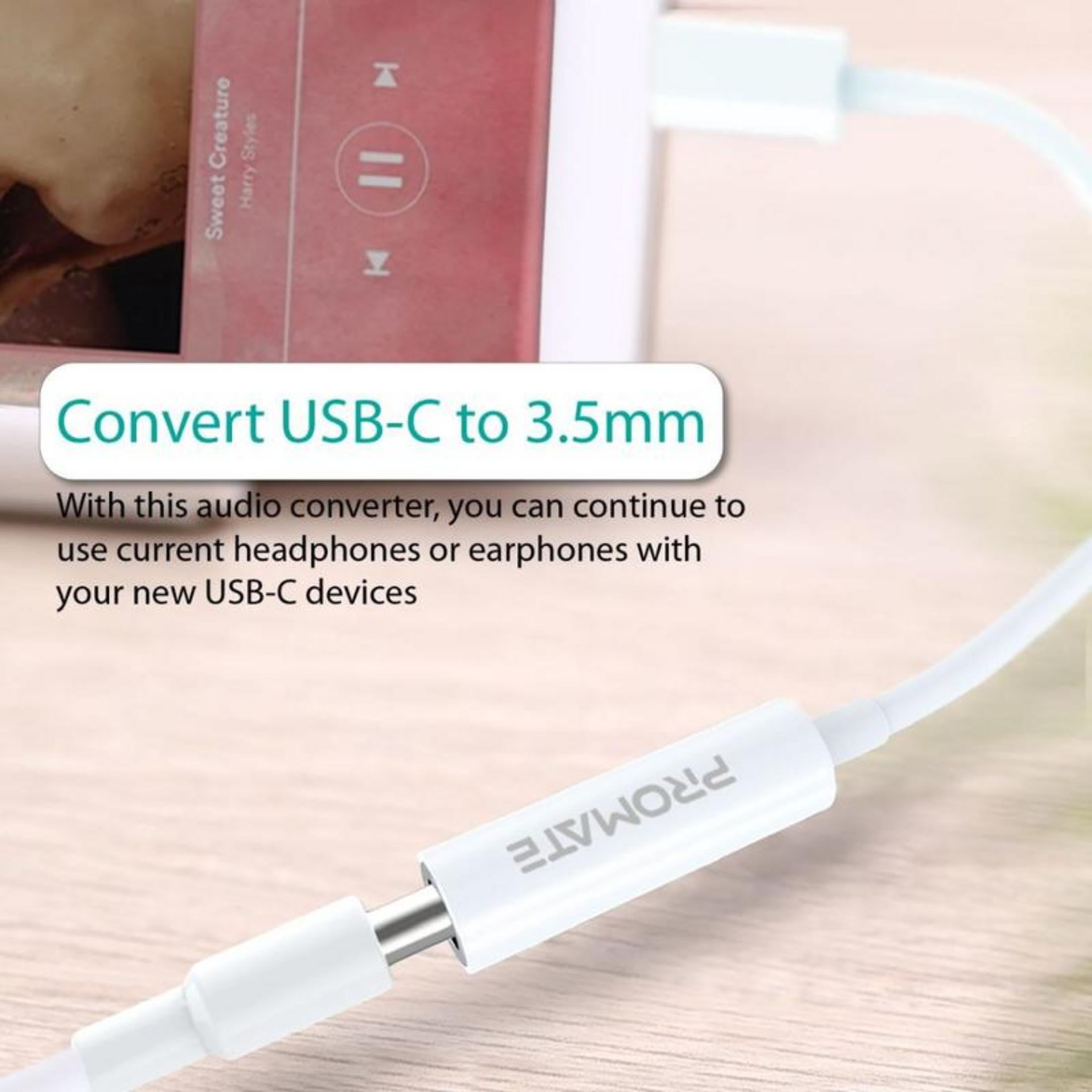 Un adaptador de audio USB-C a 3,5 mm blanco se conecta a un smartphone.