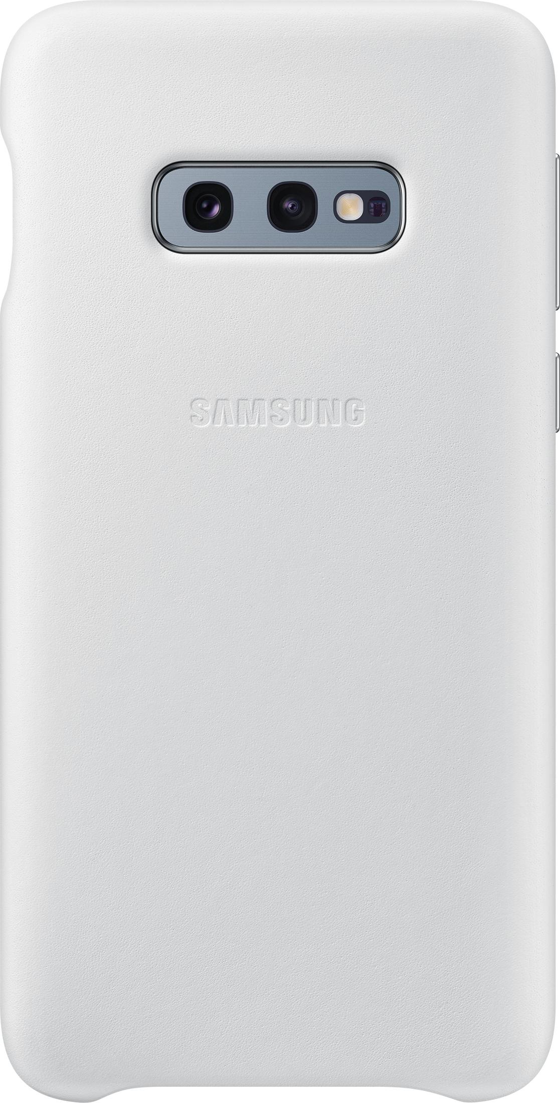 Una cover bianca in pelle per telefono con tripla fotocamera e logo Samsung.