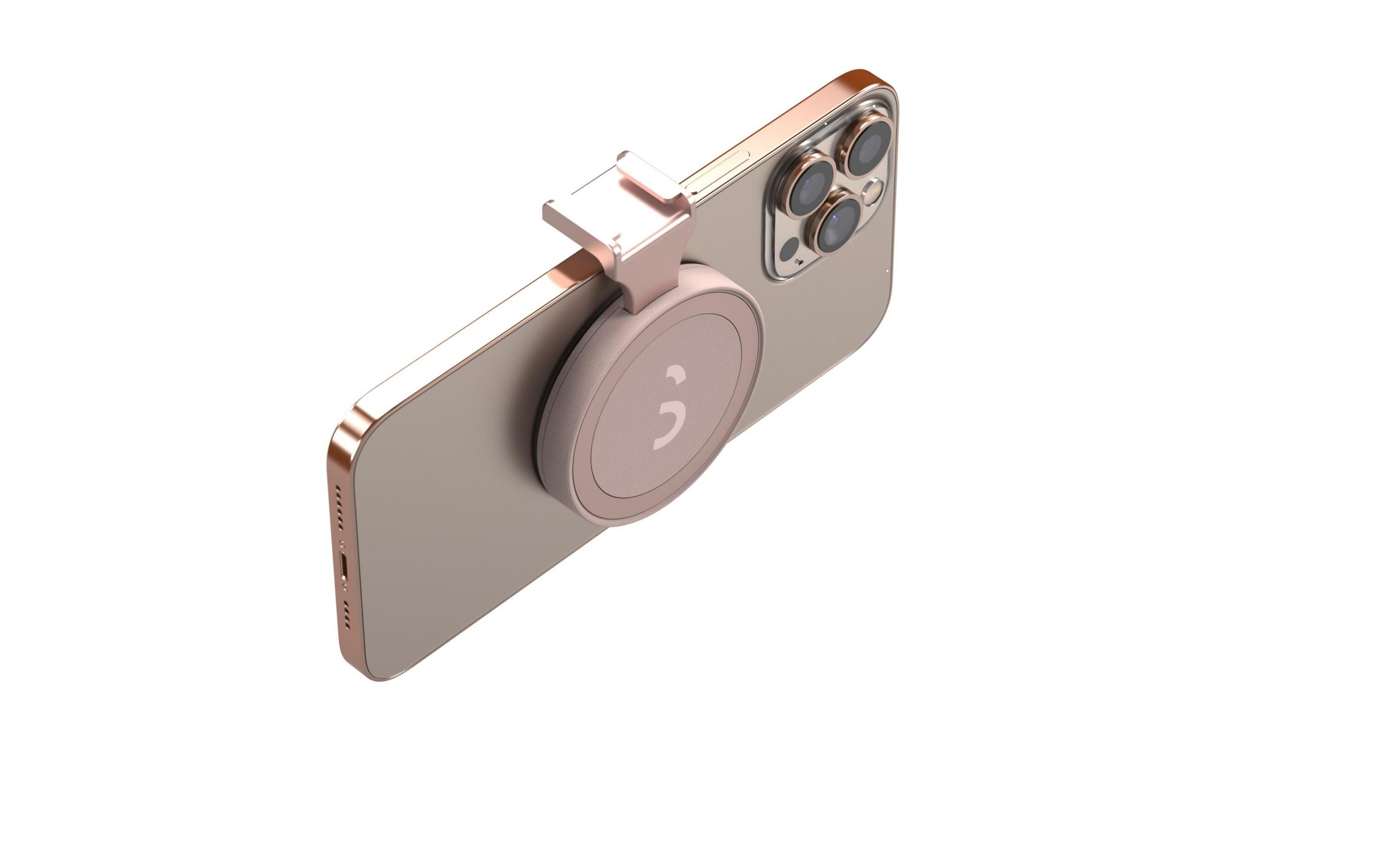 Arka kamera modülüne takılı manyetik tutuculu, rose gold rengi bir akıllı telefon.