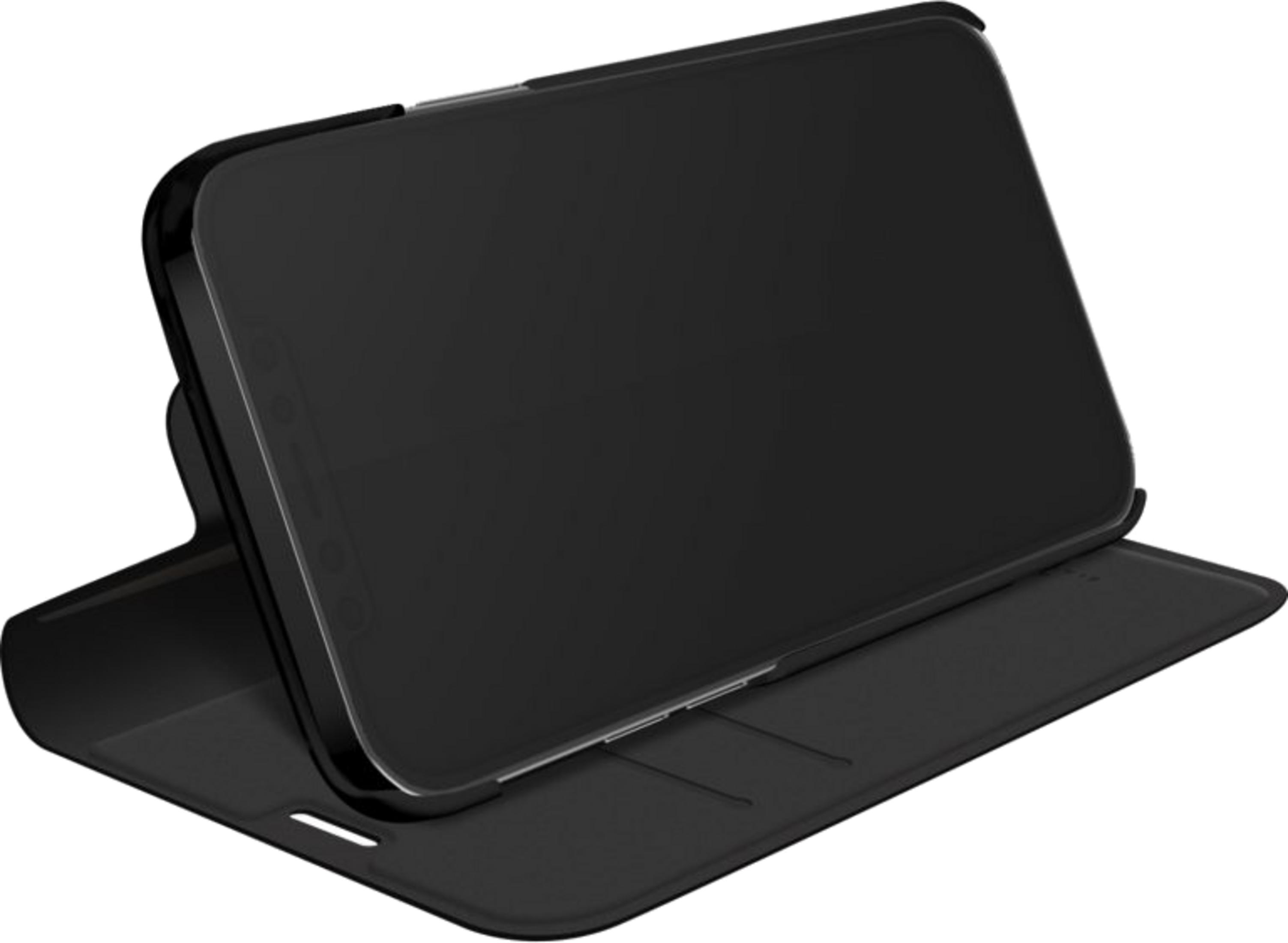 Ein schwarzes Smartphone in einer schwarzen Hülle auf einem weißen Hintergrund.