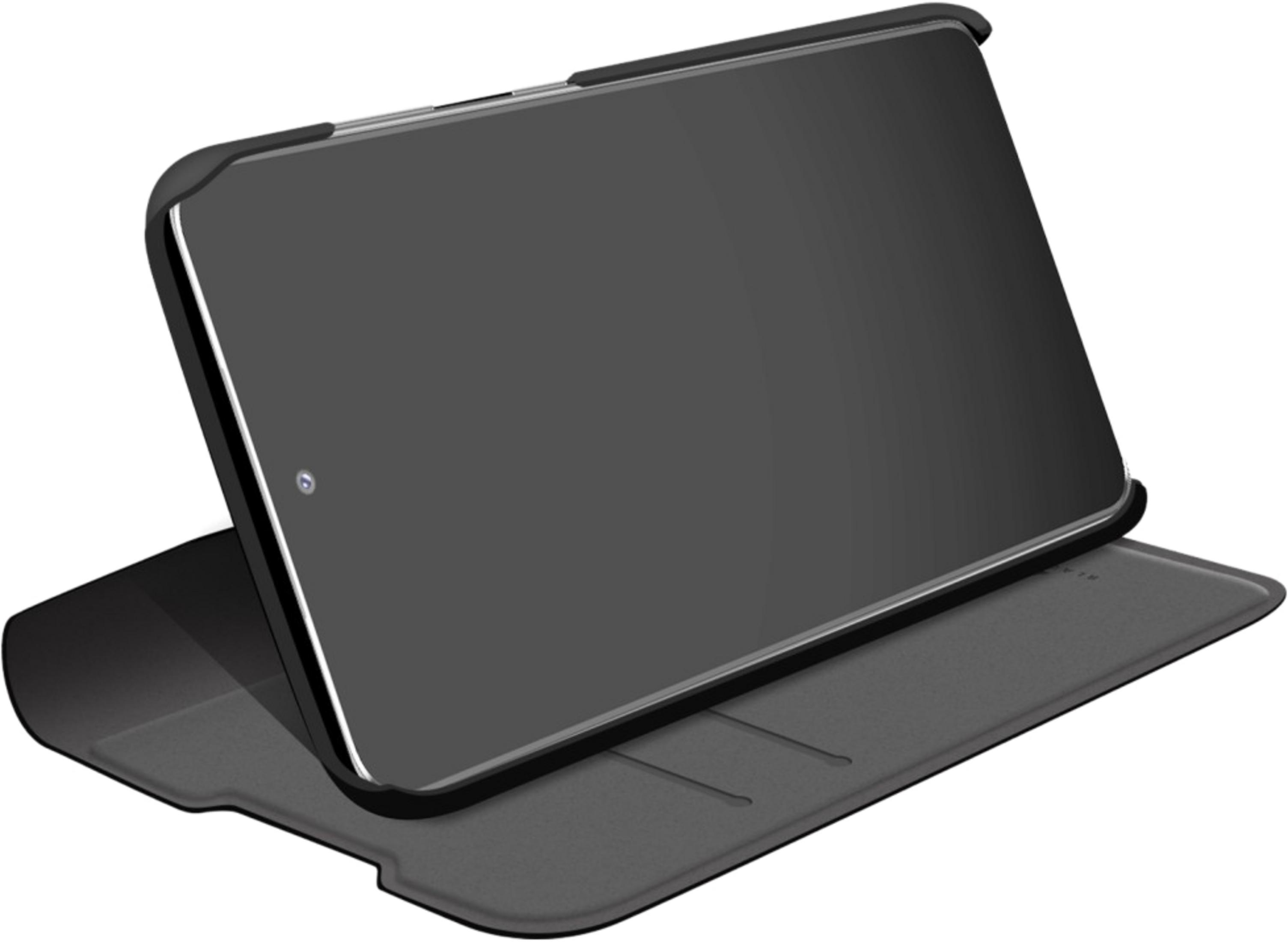 Un tablet scuro in una custodia protettiva, su sfondo bianco.