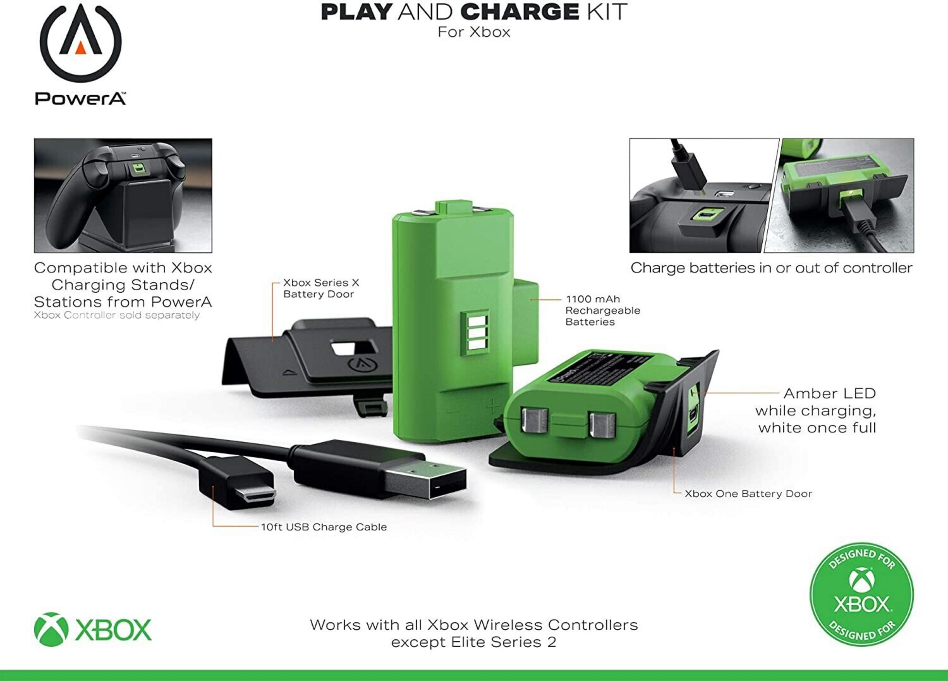 Kit Play and Charge Xbox: batteria verde, cavo USB, adattatore controller e caricatore.
