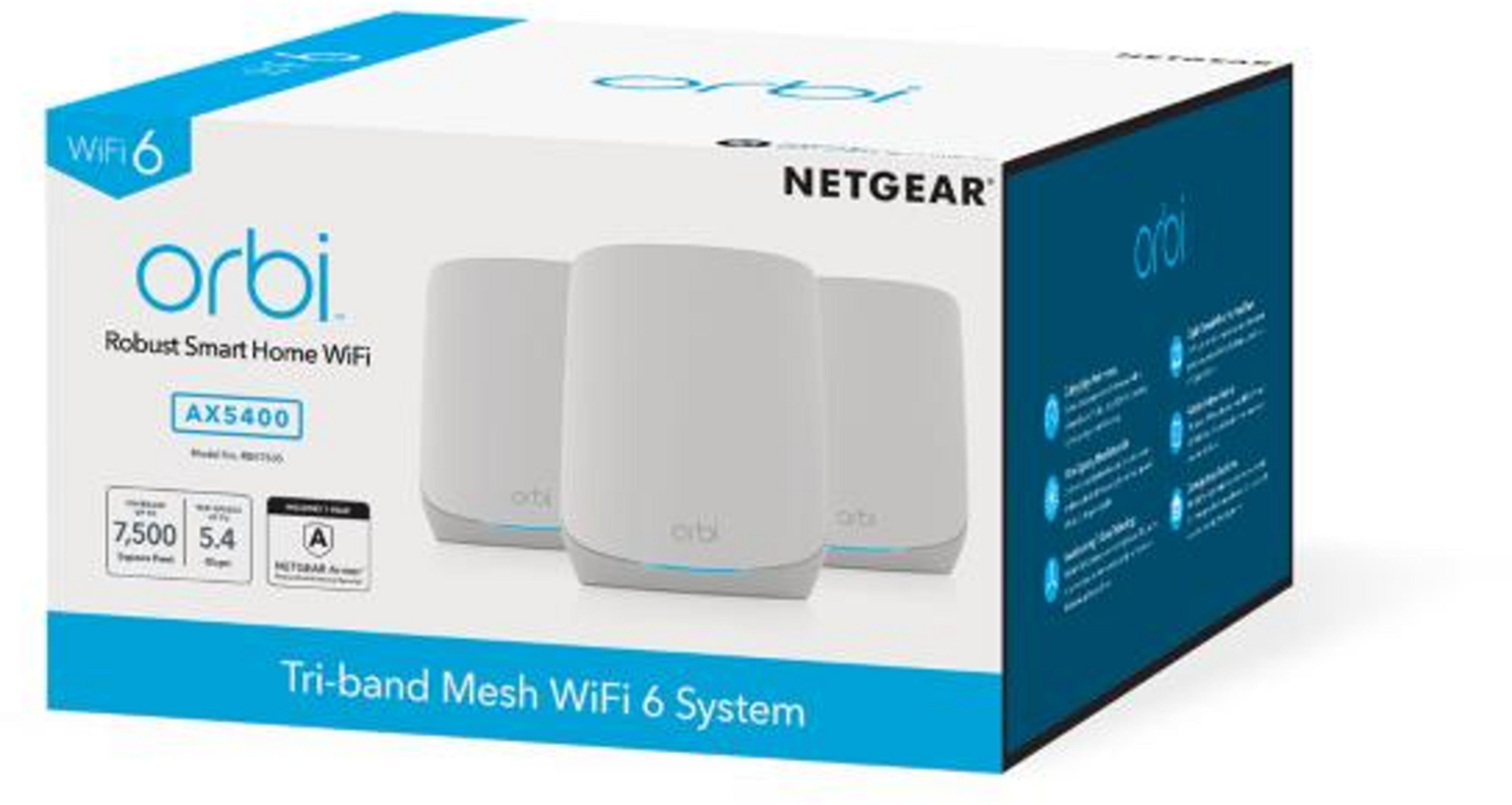 Confezione di un sistema WiFi 6 Mesh Tri-band NETGEAR Orbi AX5400 con tre router.