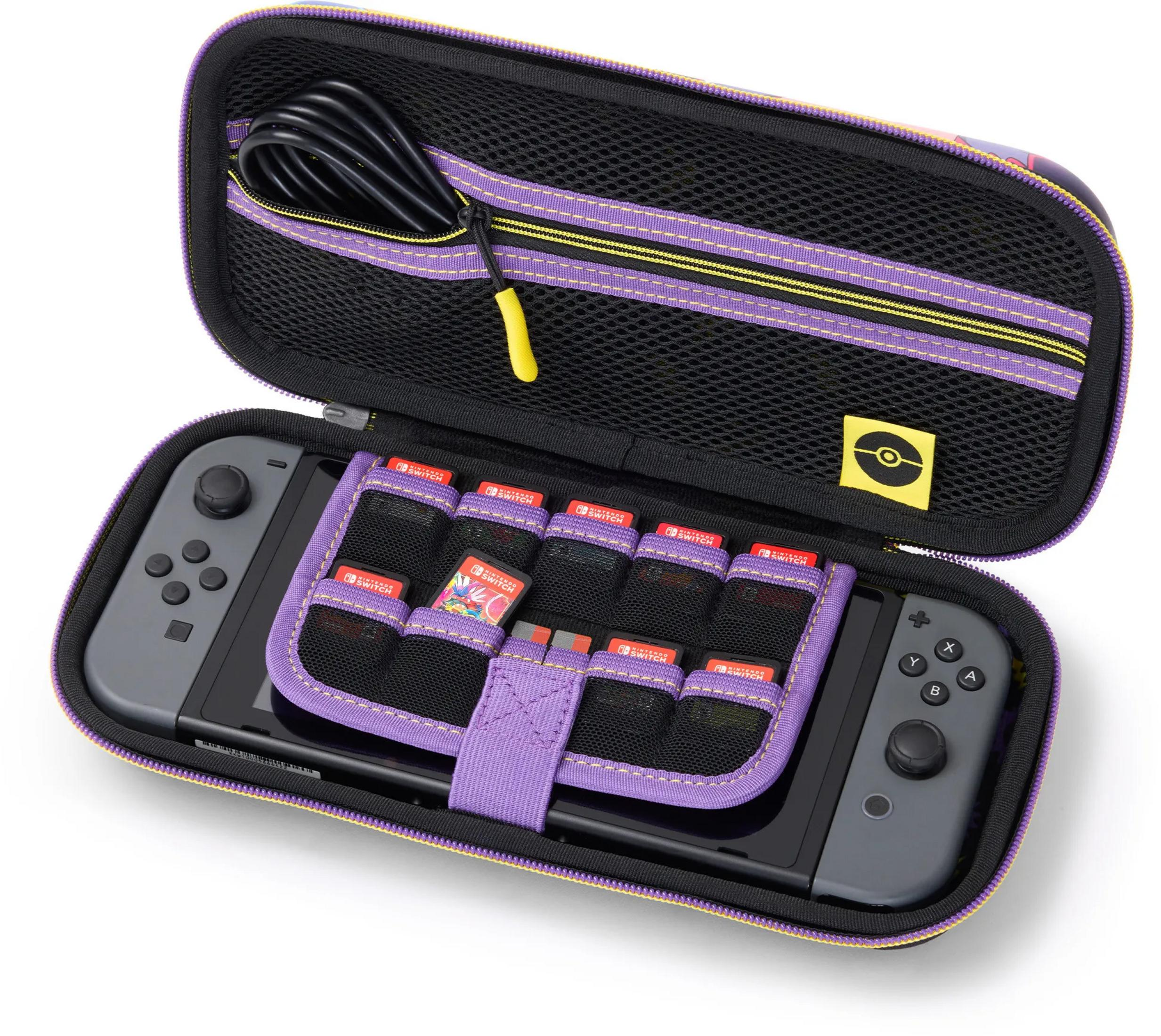 Una custodia Nintendo Switch aperta con console, giochi e cavo di ricarica.