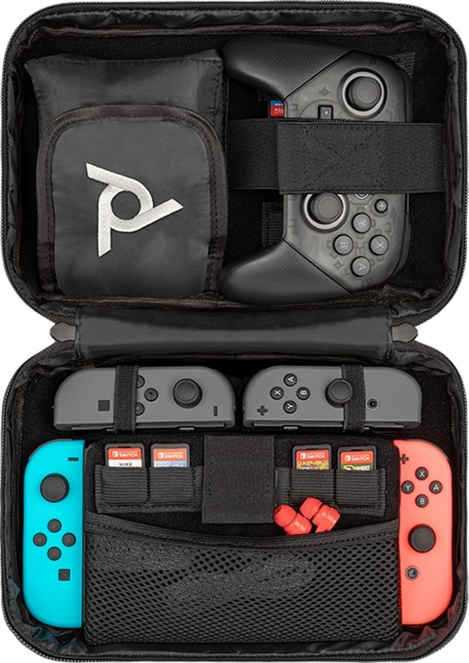 Estuche negro abierto con controles, juegos y accesorios de Nintendo Switch.
