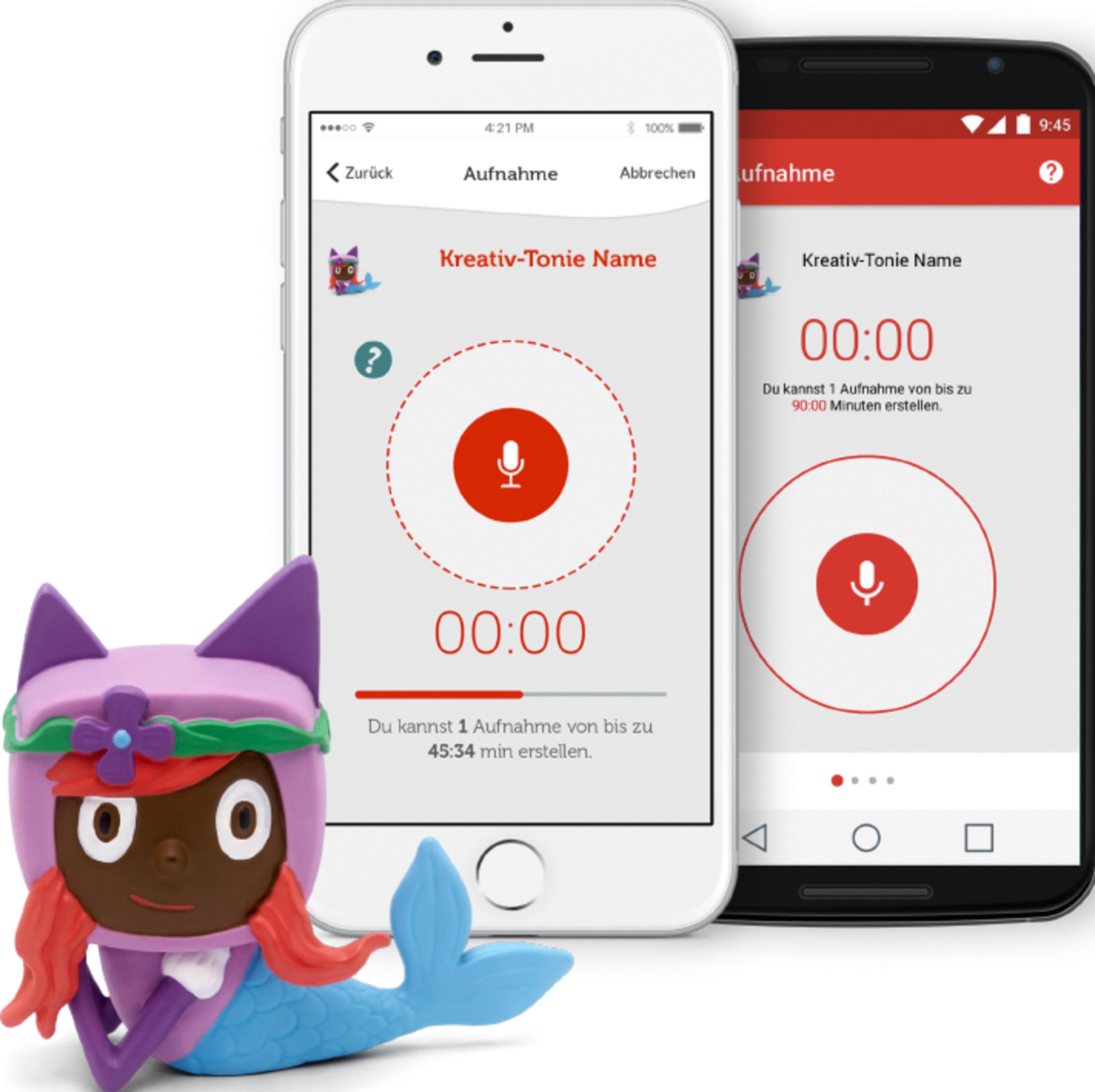 Ein Spielzeug-Meerjungfrauen-Charakter steht vor zwei Smartphones, die eine Aufnahme-App zeigen.