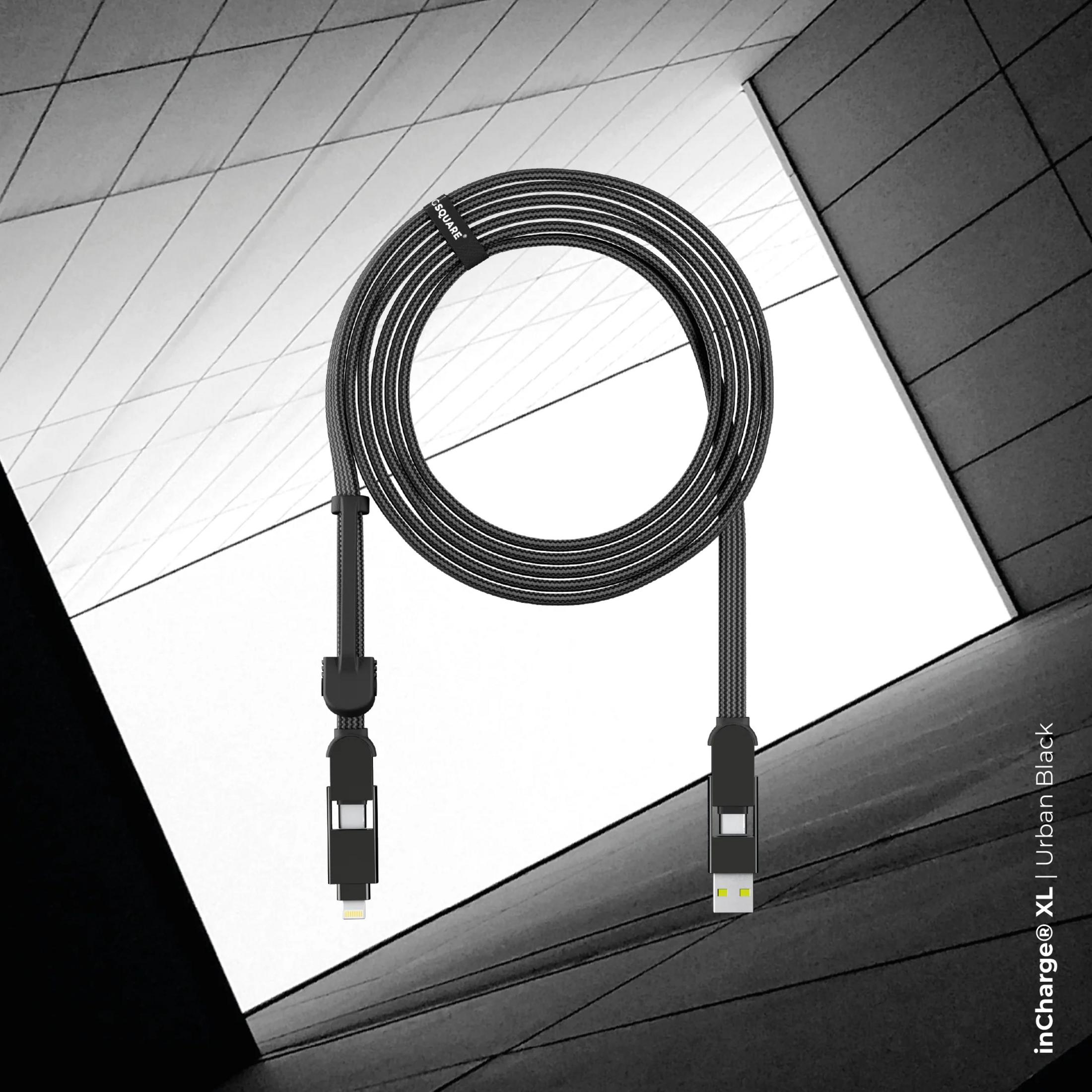 Un câble de chargement noir avec connecteurs USB-C et Lightning sur fond géométrique.