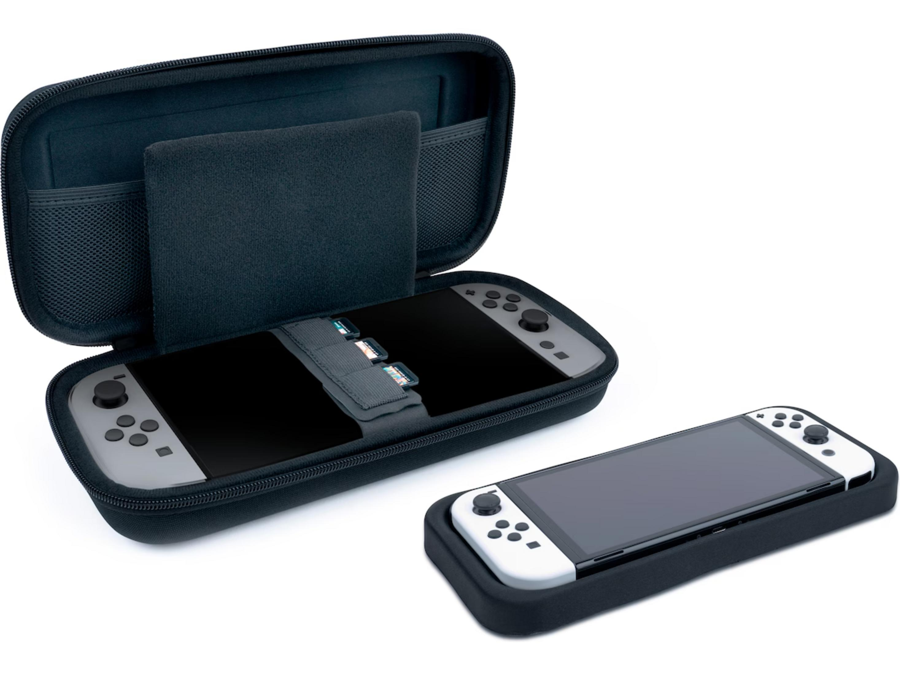 Un estuche negro con un Nintendo Switch dentro y una consola al lado.