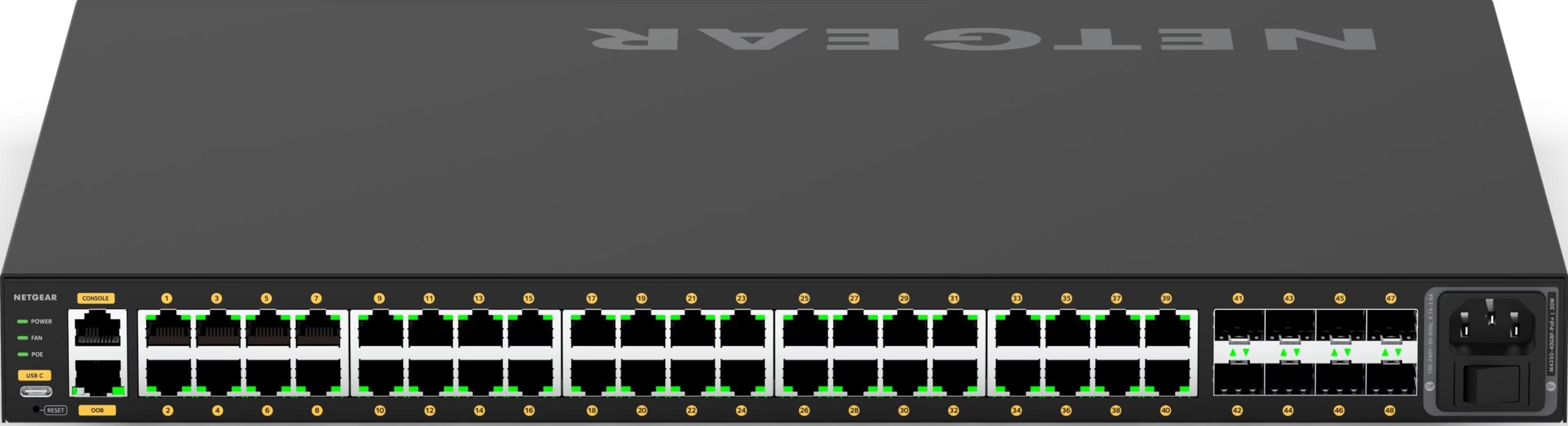 Un switch Netgear gris avec 48 ports, port console et entrée d'alimentation.