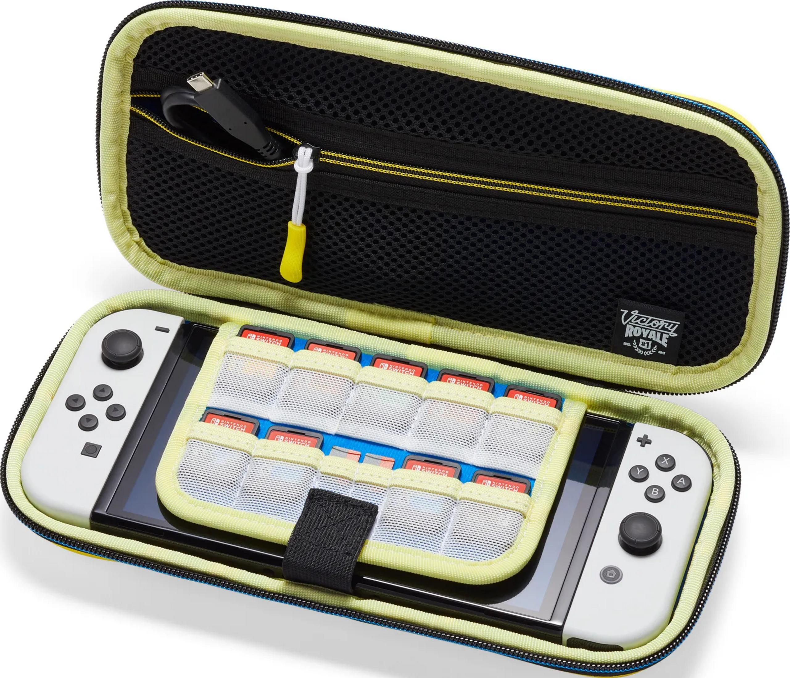 Otwarty futerał Nintendo Switch z konsolą, grami i kablem ładującym.