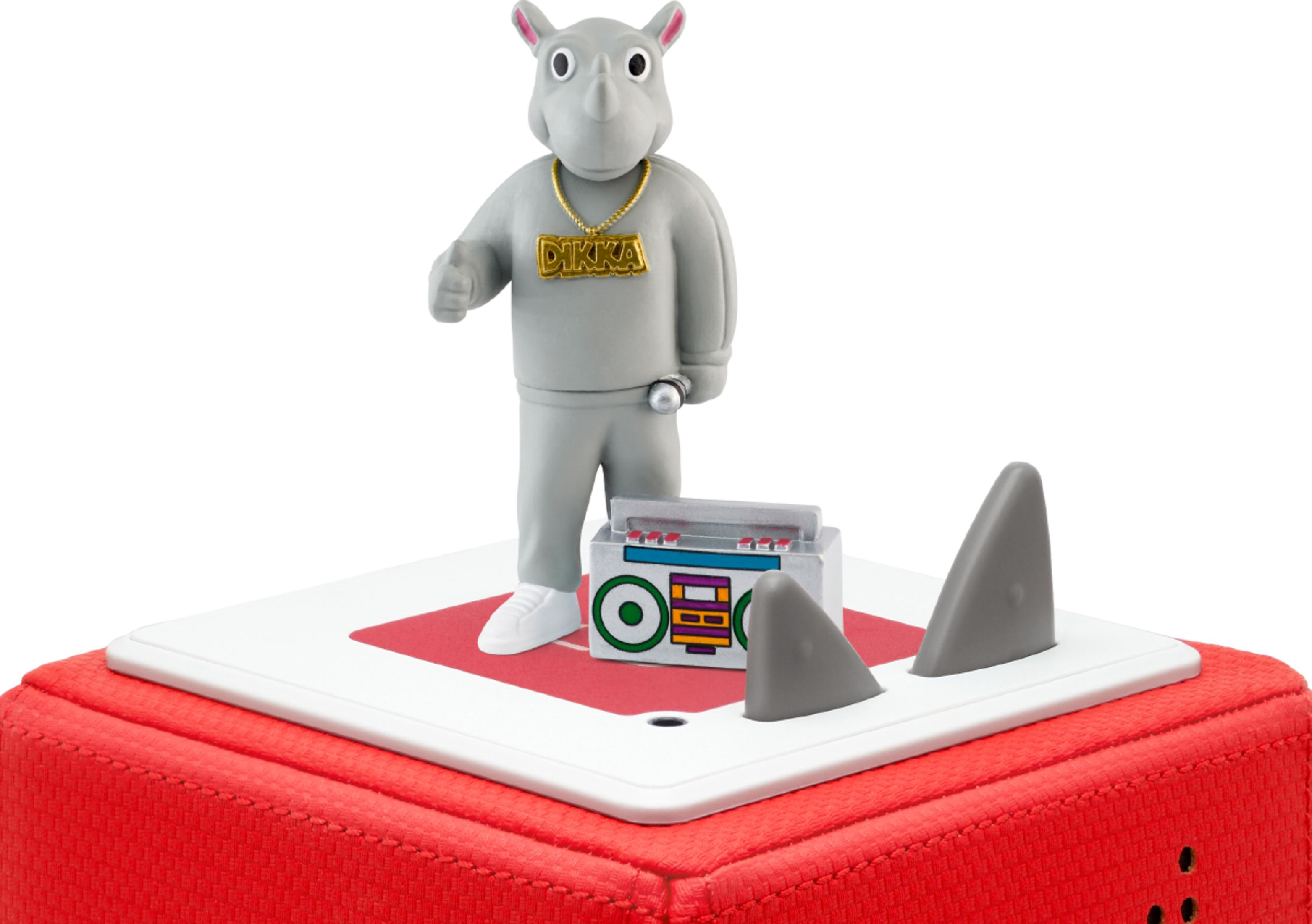 Grauer Rhino-Figur mit Goldkette auf roten Kasten, Boombox und Haifischflossen.