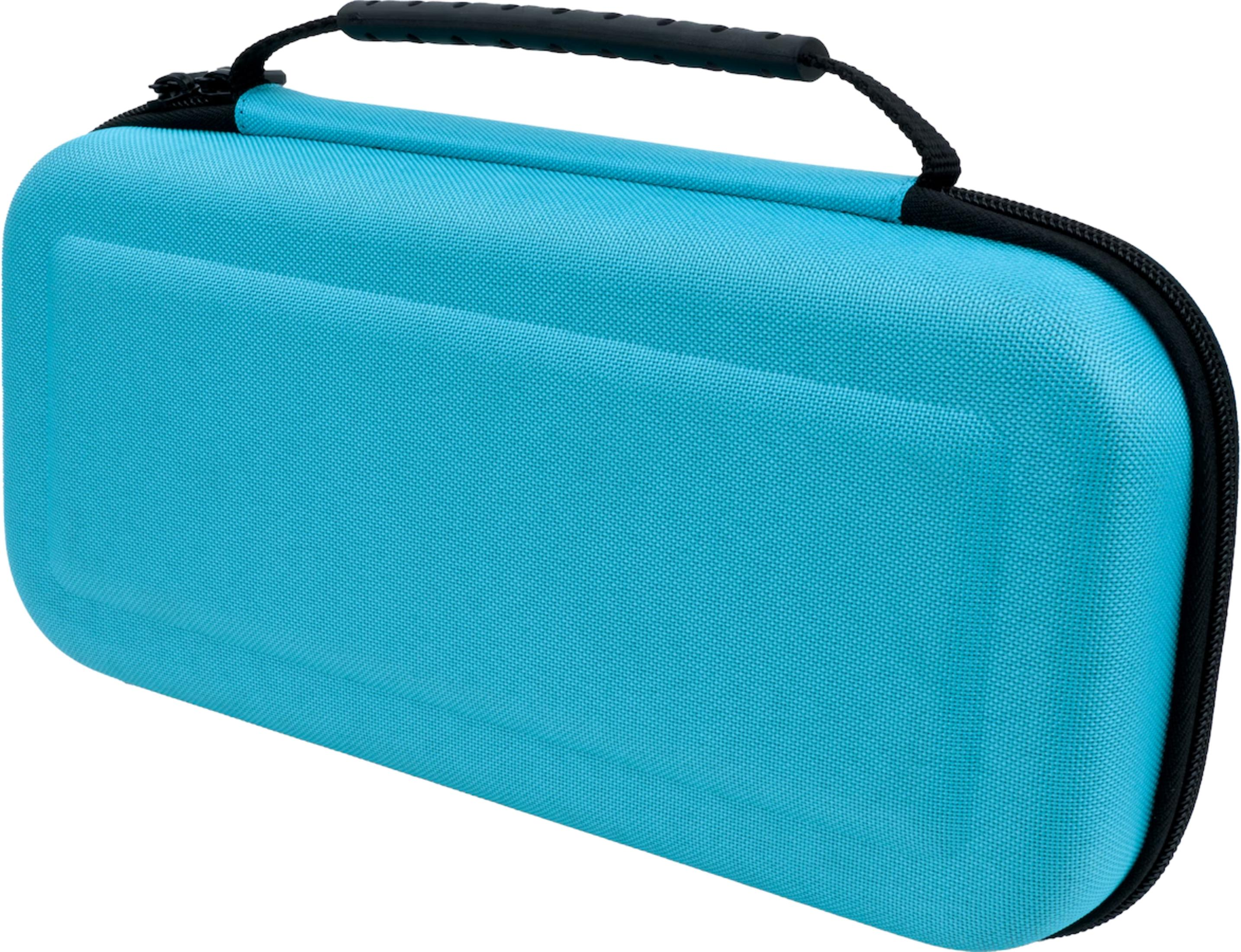 Funda dura azul con asa y cremallera negras. Aislada en blanco.