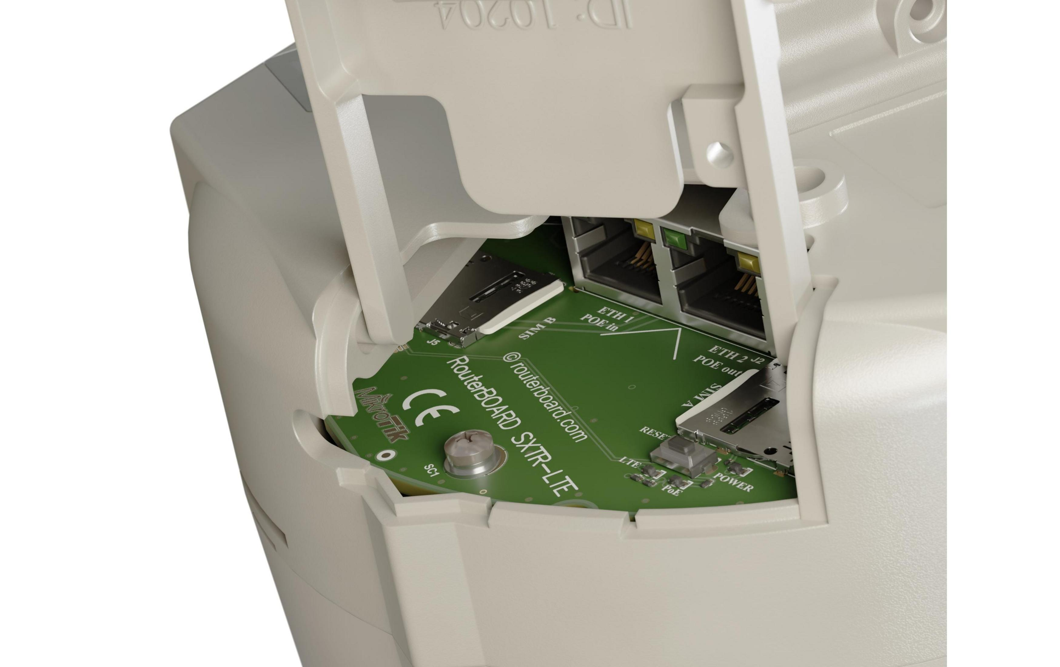 RouterBOARD SXTR-LTE con puertos SIM y Ethernet y logo Mikrotik.