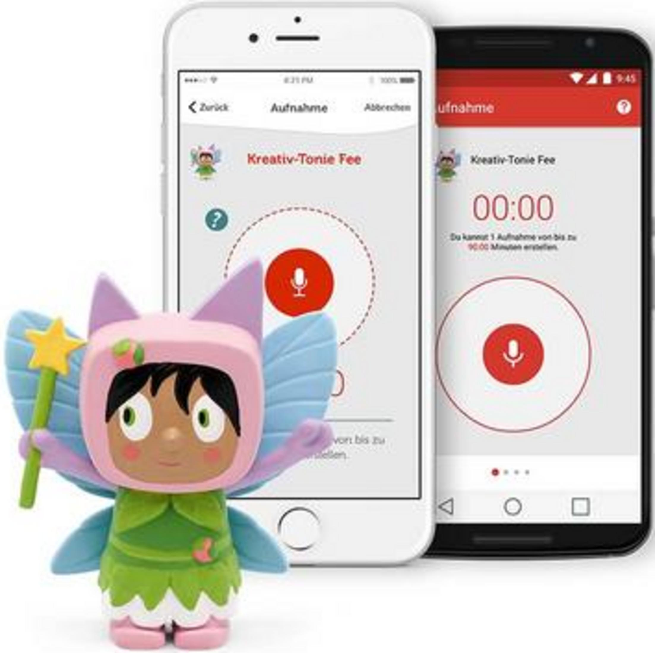 Eine Fee-Figur steht neben zwei Smartphones, die eine Aufnahme-App zeigen.