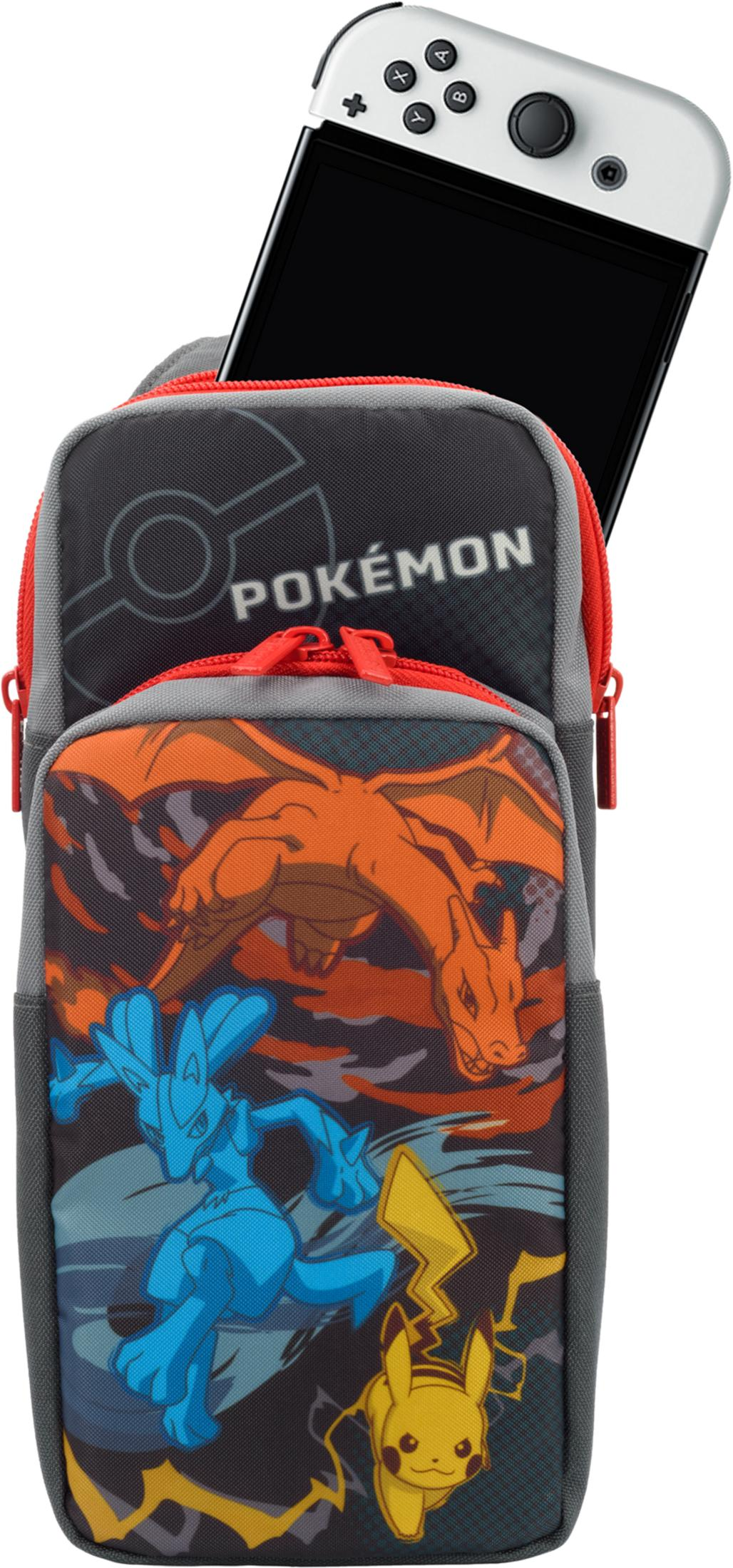 Szara torba Pokémon z Charizardem, Lucario i Pikachu. U góry konsola Nintendo Switch.
