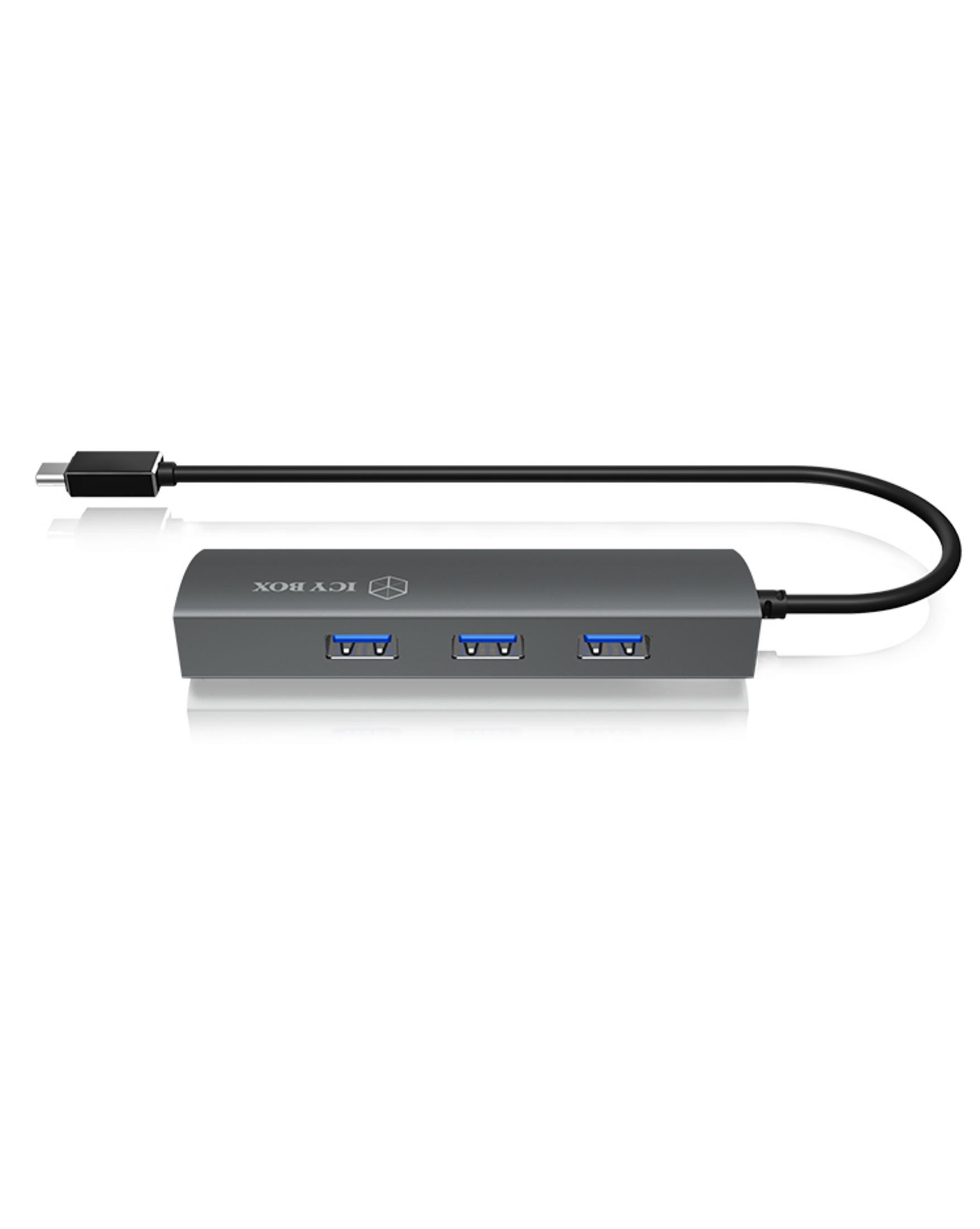 Hub USB-C grigio con tre porte USB blu e un cavo.