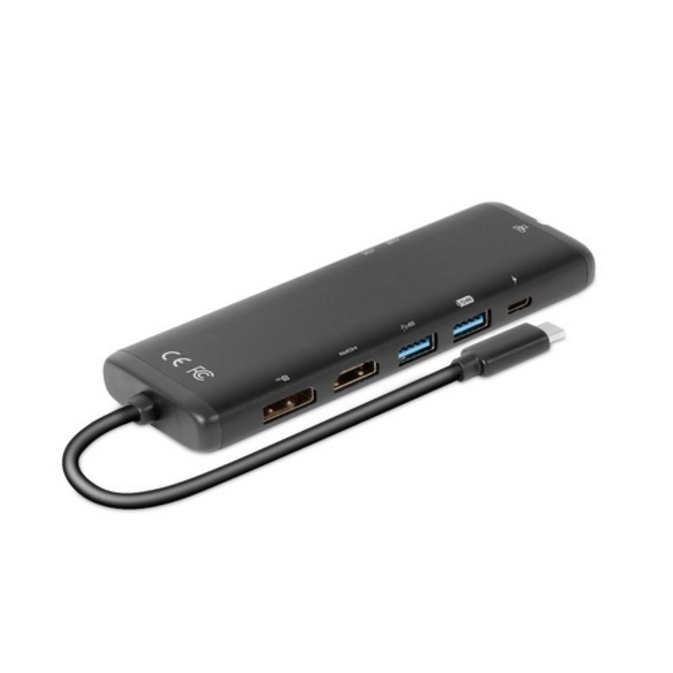 Hub USB-C nero con più porte, tra cui HDMI e USB-A.