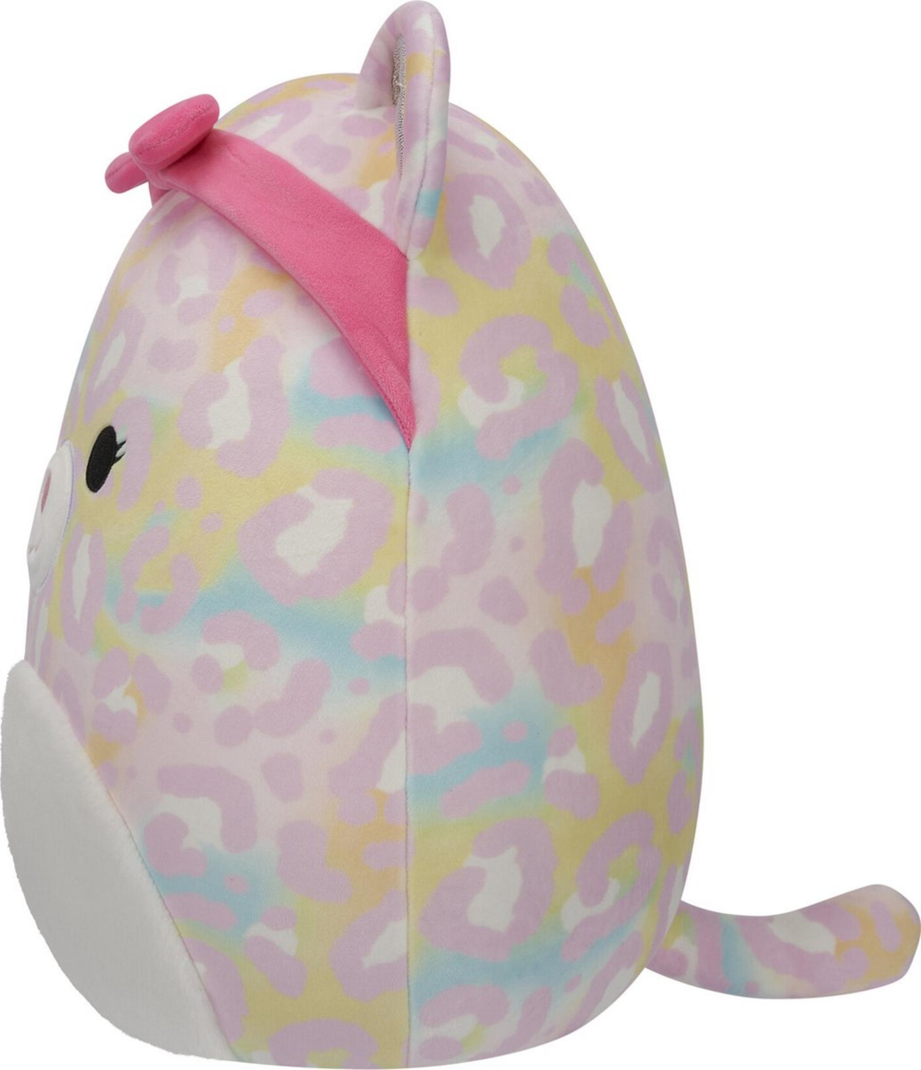 Ein pastellfarbener Plüsch mit Leopardenmuster, einem rosa Stirnband und einem Schwanz.