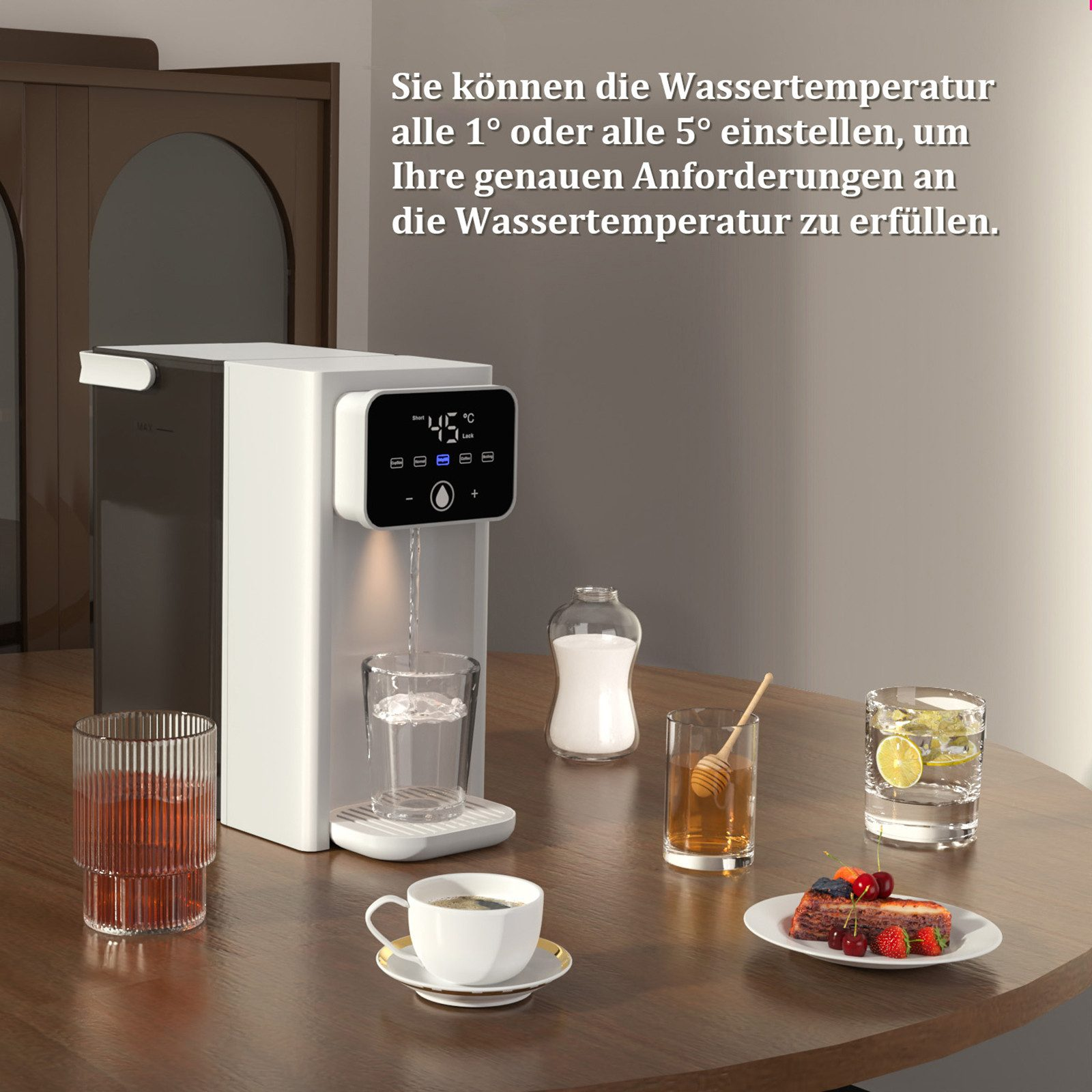 Ein Wasserspender auf einem Tisch mit einer Tasse Kaffee, Kuchen und Getränken.