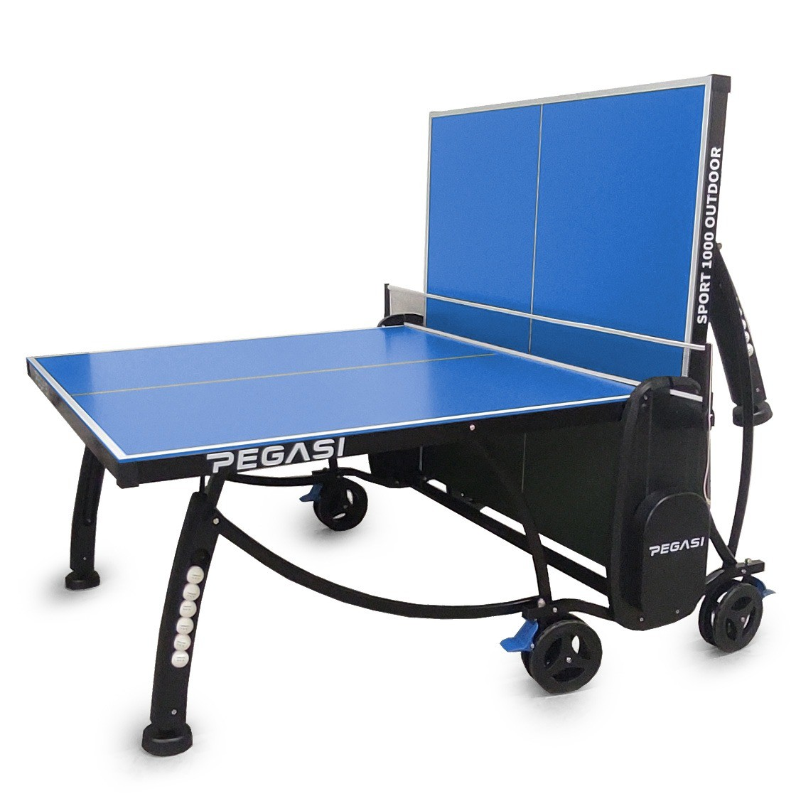 Blauwe outdoor tafeltennistafel met zwart frame, wielen en net.