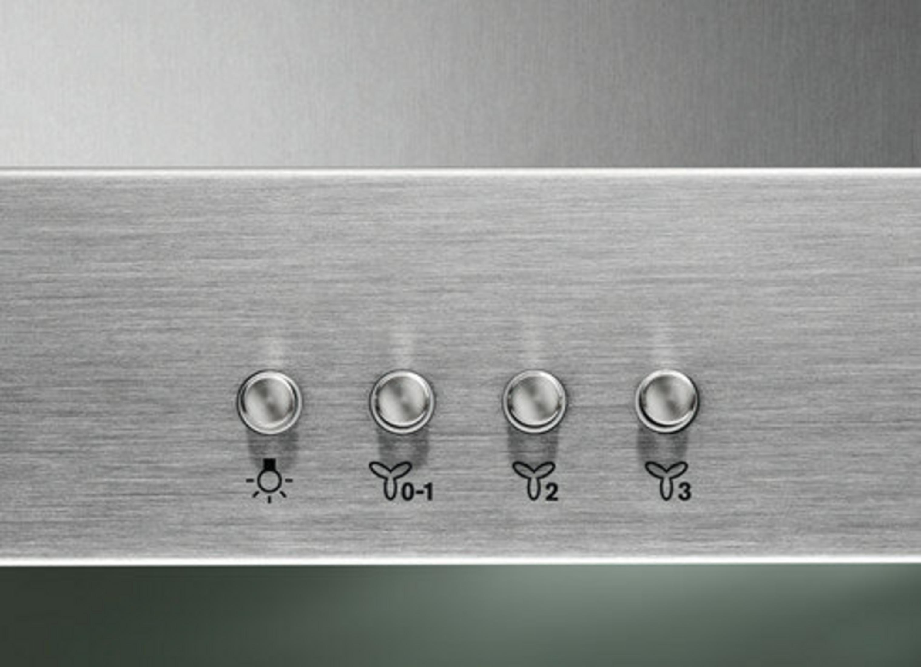 Metalowy panel sterowania z czterema przyciskami do światła i prędkości wentylatora 0-3.