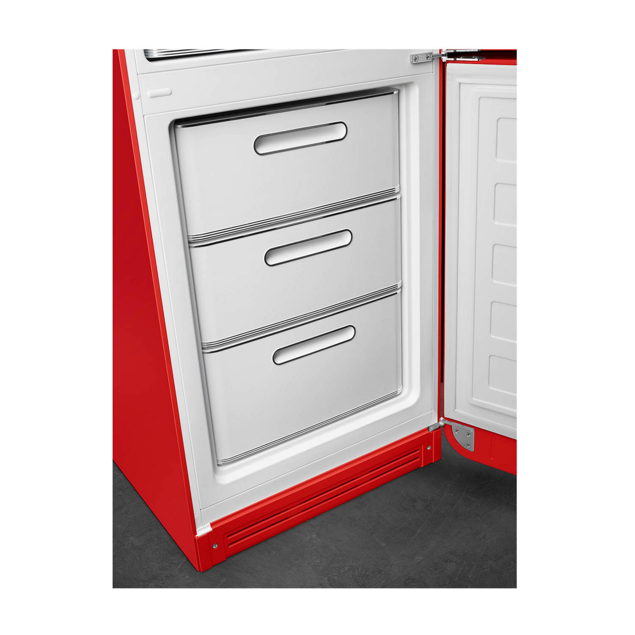 Roter Kühlschrank mit offenen Türen und drei Schubladen.