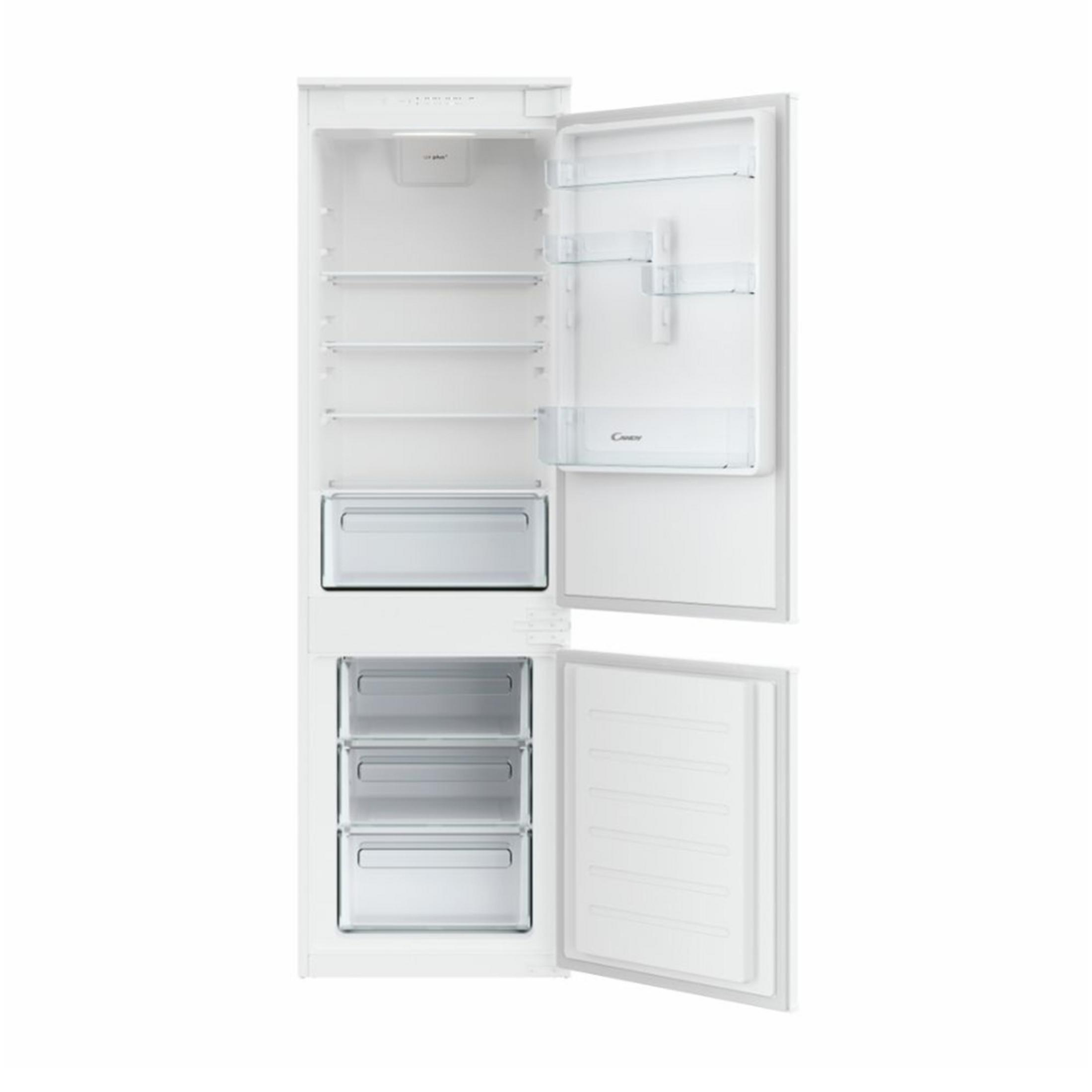 Otwarta biała lodówka z kilkoma szklanymi półkami i szufladami.