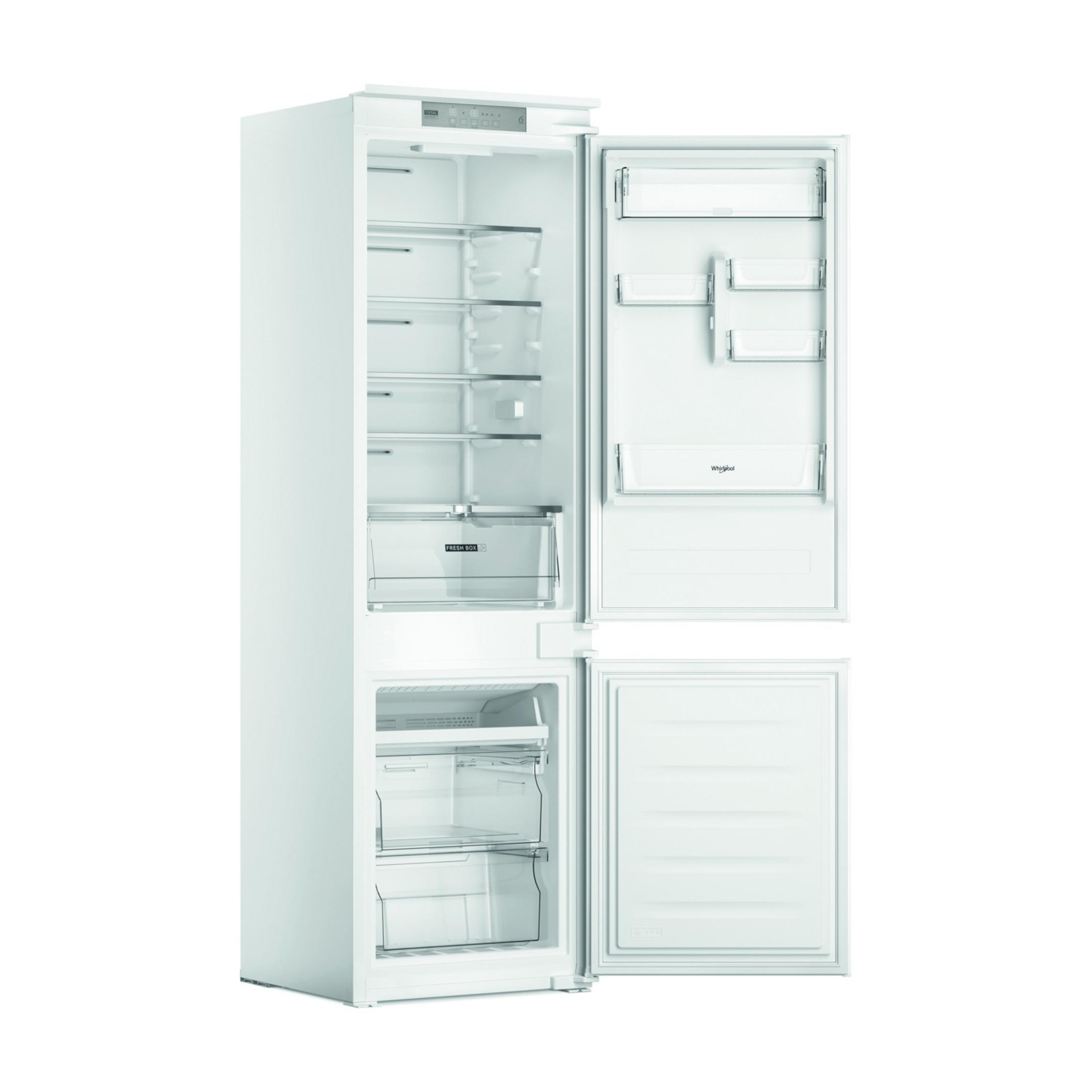 Un frigorifero bianco con porta aperta, che mostra ripiani e cassetti all'interno.