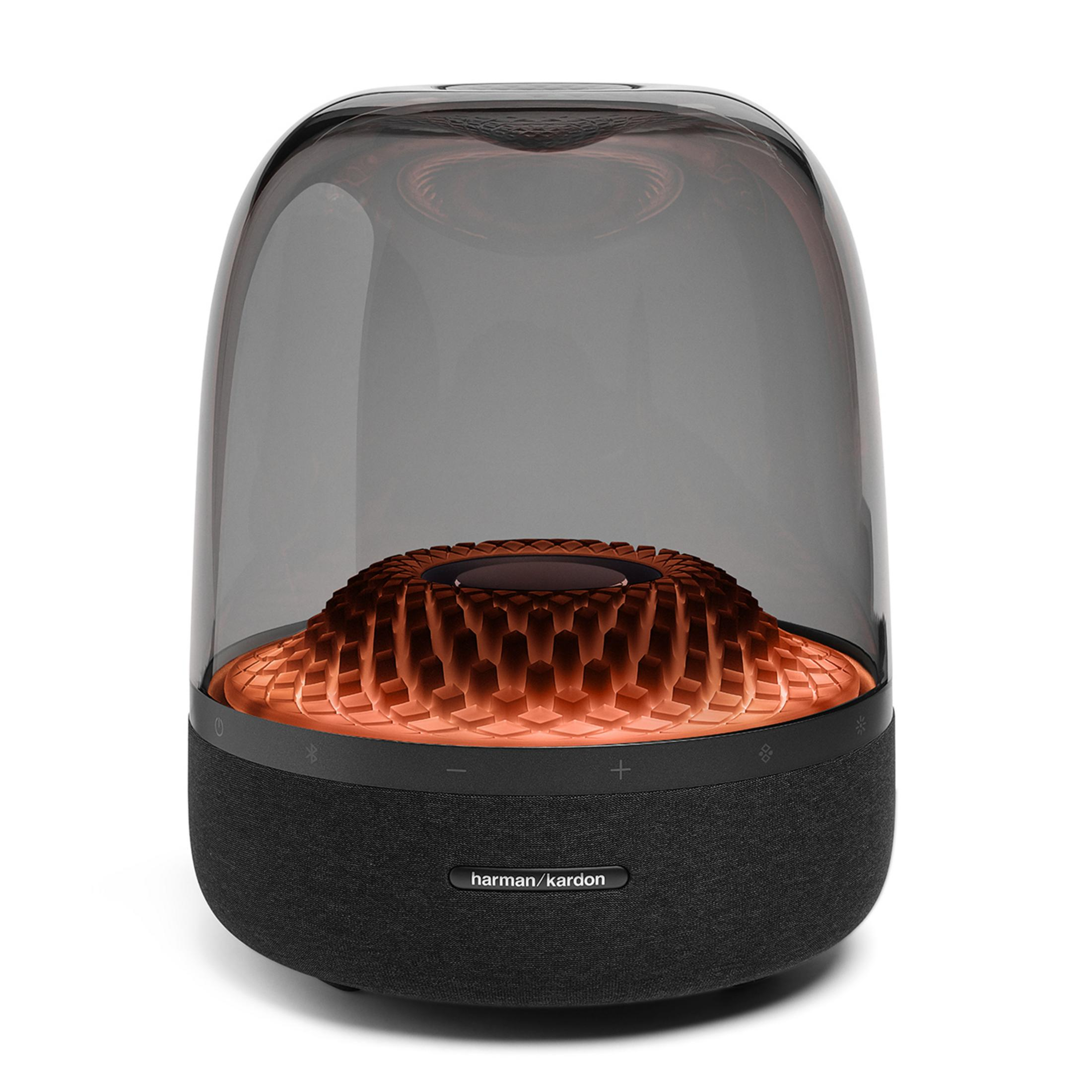 Ein Harman Kardon Lautsprecher mit transparentem Gehäuse und beleuchtetem orangefarbenem Inneren.