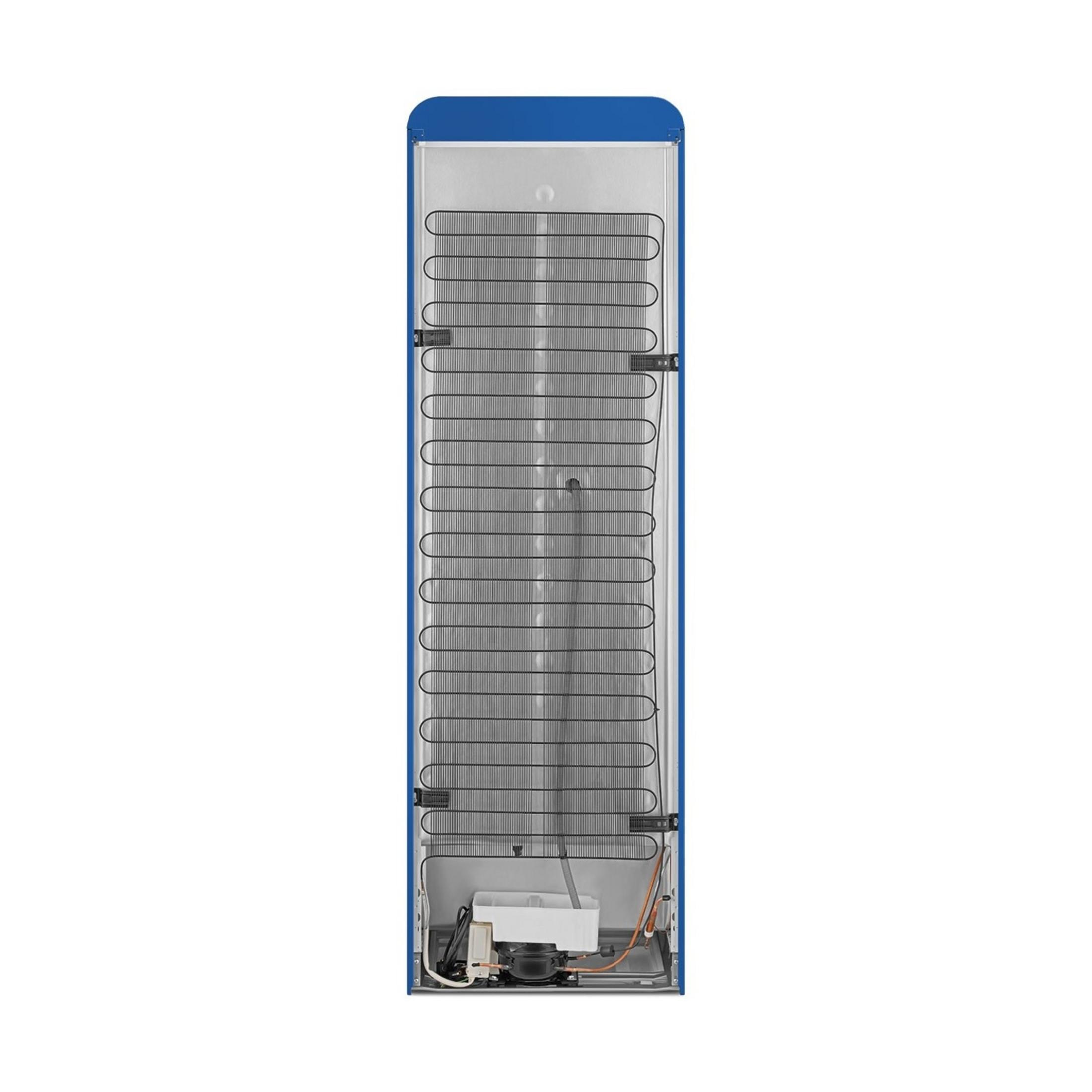 Parte trasera de un refrigerador azul con serpentines, compresor y bandeja.