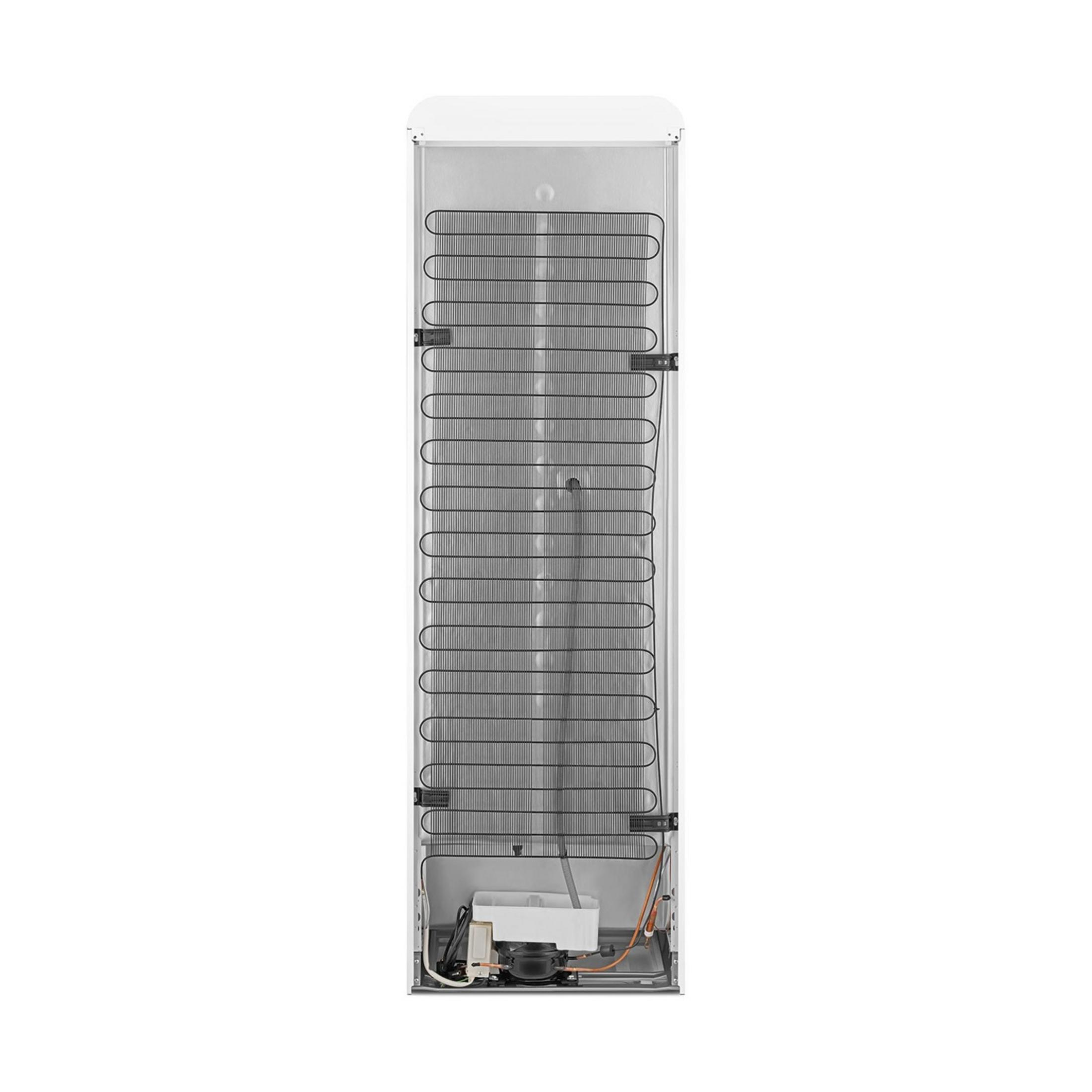 Parte trasera de un refrigerador blanco que muestra el compresor y el sistema de refrigeración.