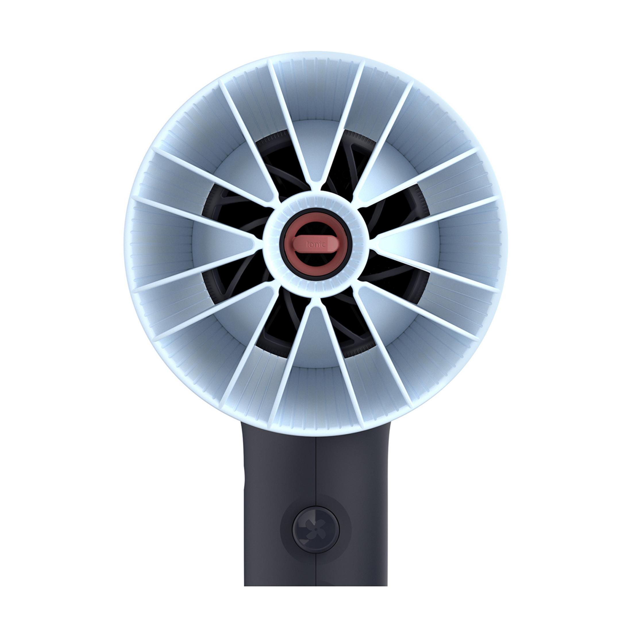 Primer plano de un secador de pelo con ventilador azul y mango oscuro.