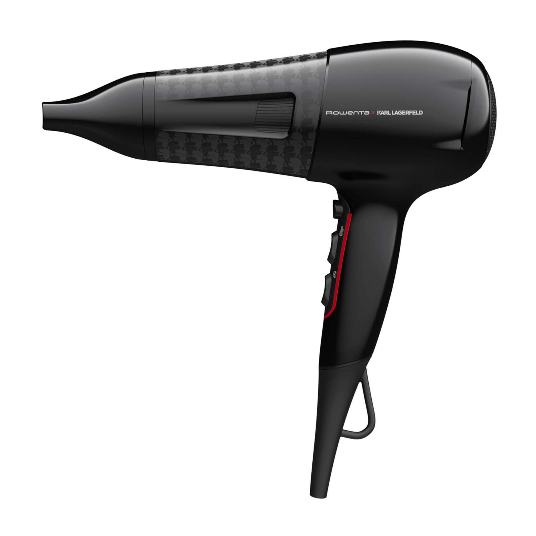 Czarna suszarka do włosów ze wzorem i czerwonymi akcentami na białym tle.