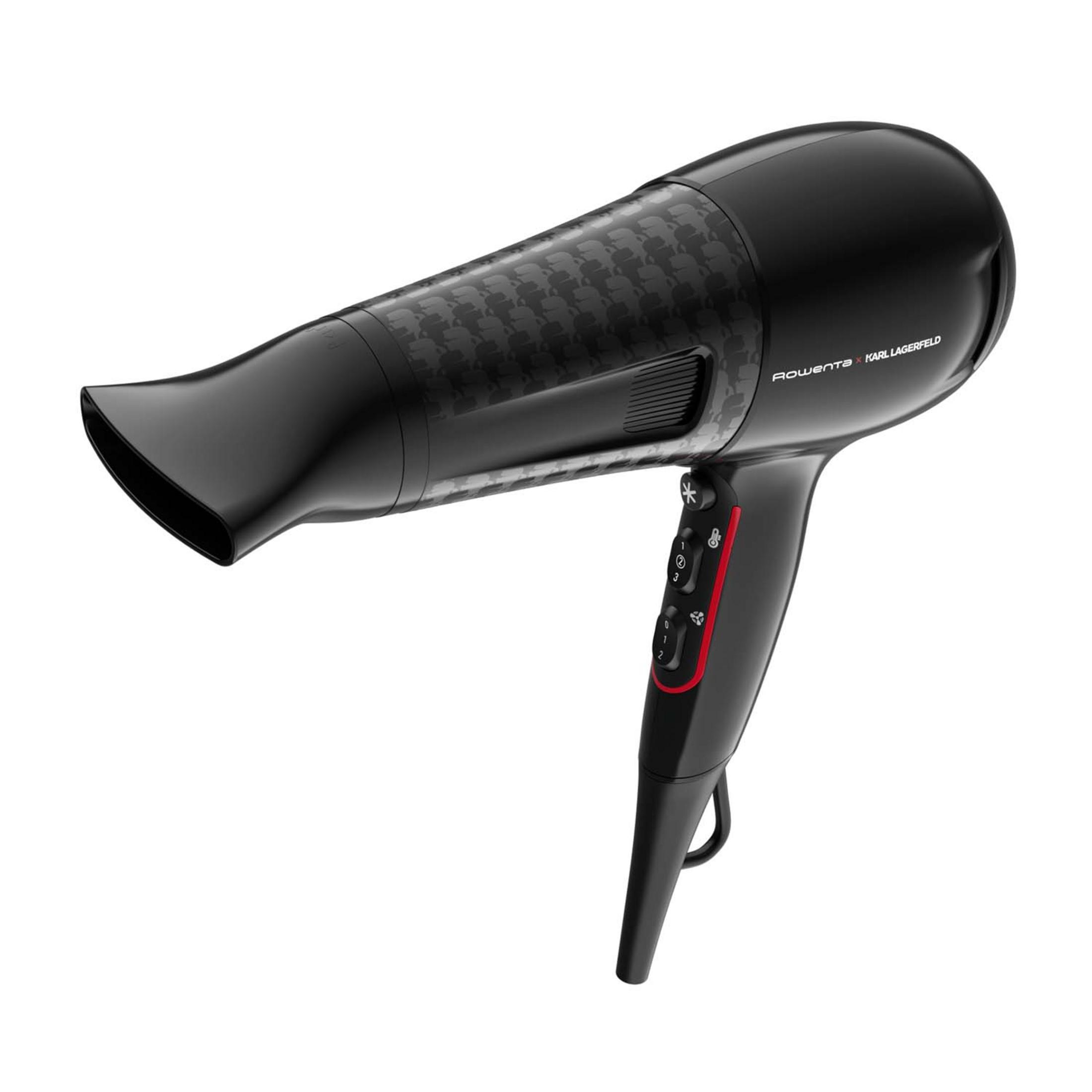 Czarna suszarka do włosów ze wzorem i czerwonymi akcentami na białym tle.