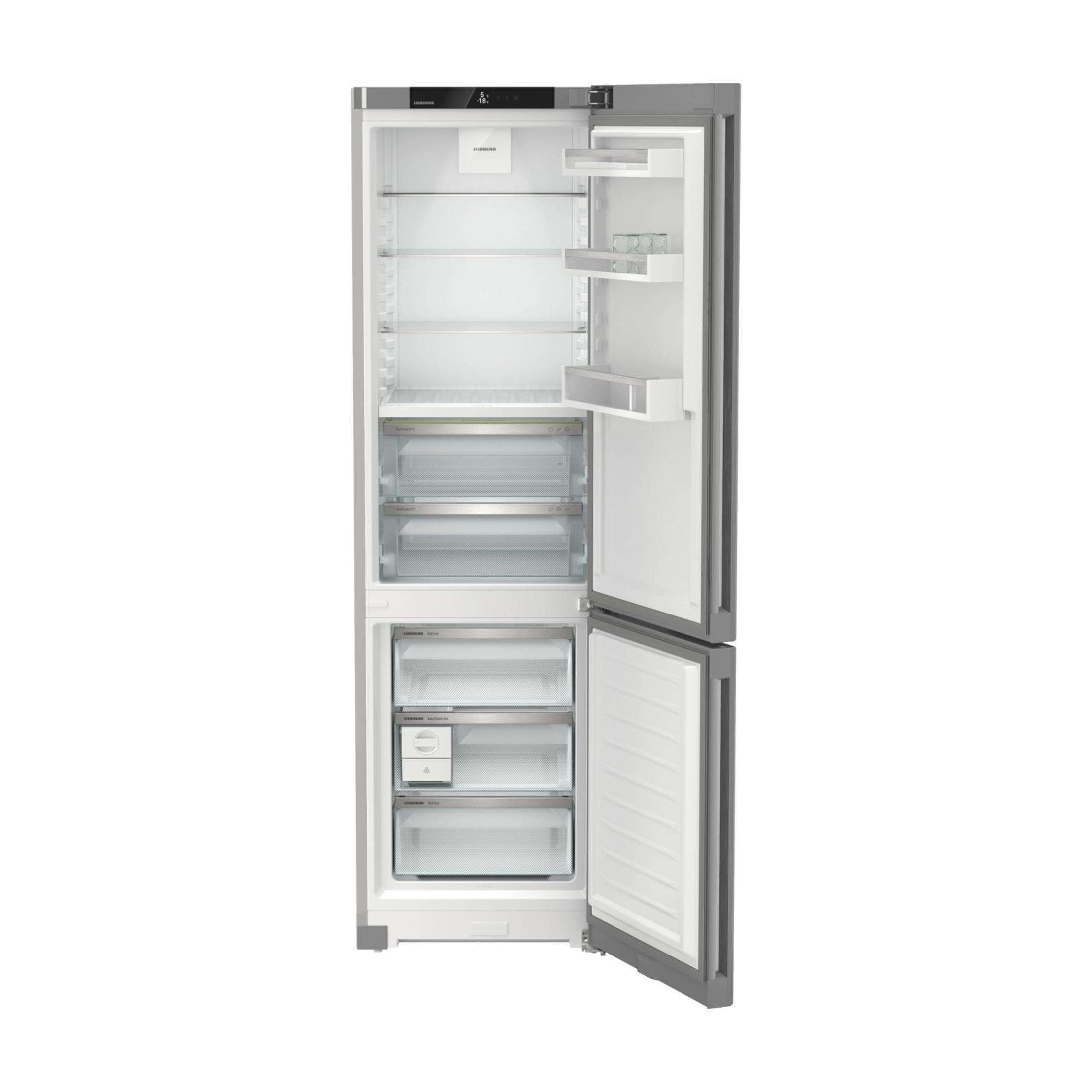 Un refrigerador abierto con varios estantes y cajones. La puerta izquierda está abierta.