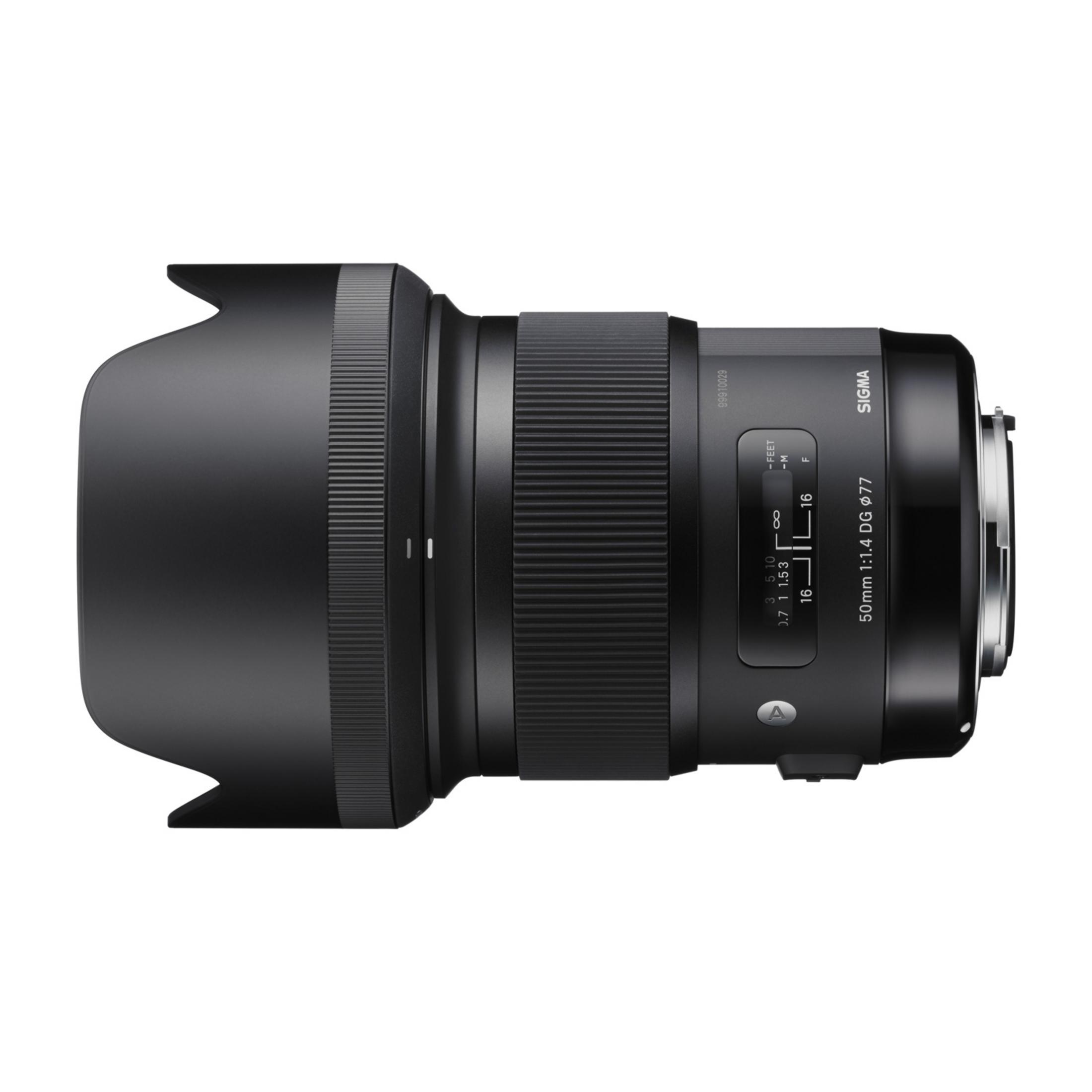 Lente de cámara Sigma 50mm 1:1,4 DG 677 negra con anillos de enfoque y apertura.