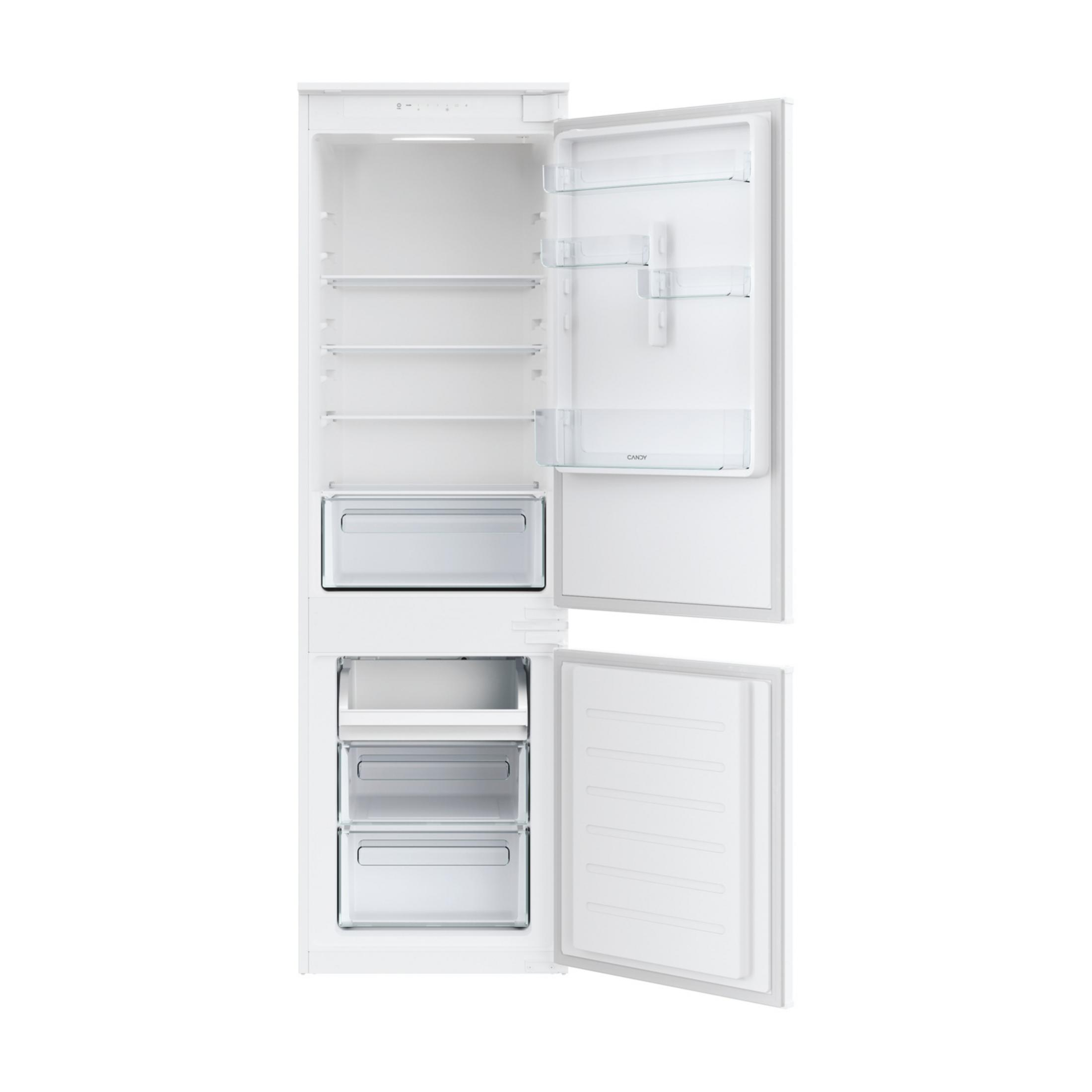 Un frigorifero bianco con la porta aperta, che mostra più ripiani.