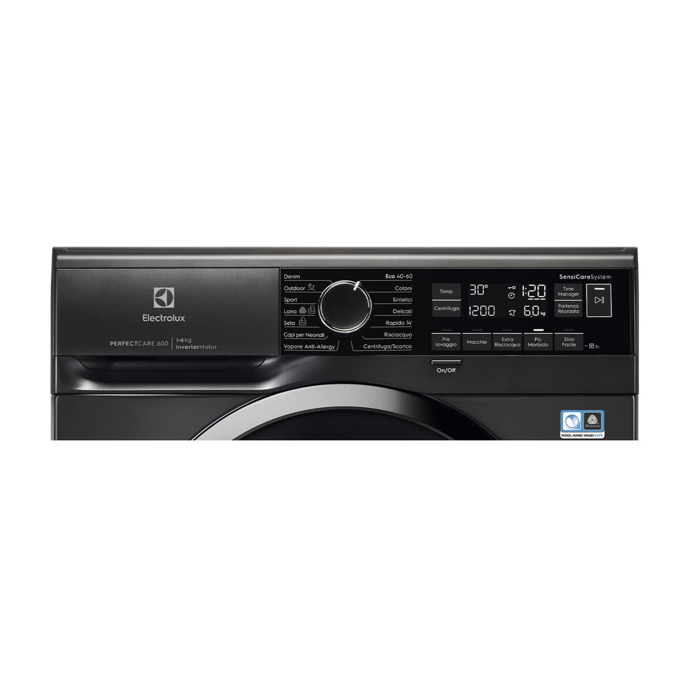Pannello comandi lavatrice Electrolux nera. Mostra programmi, temperatura e tempo.