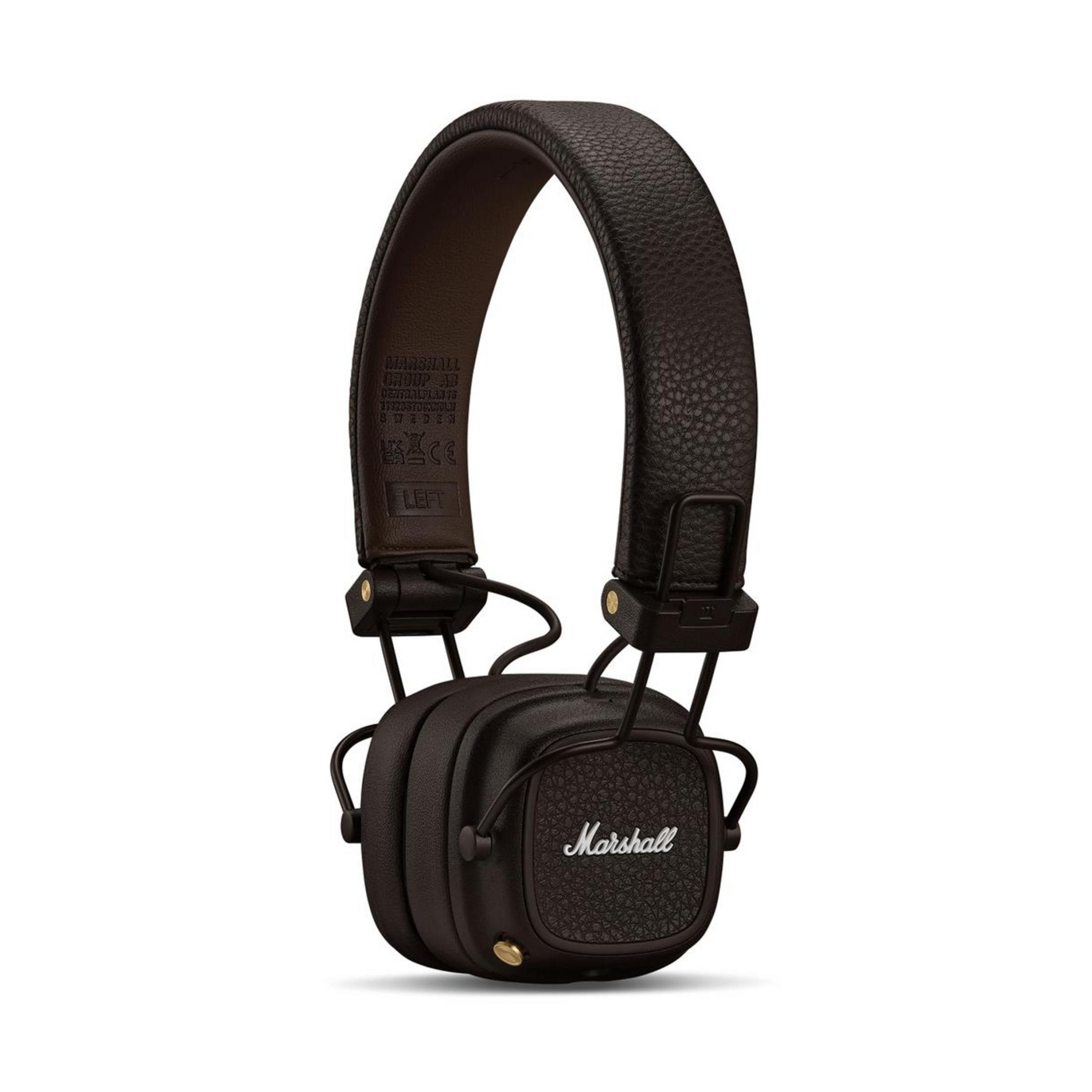 Cuffie Marshall marroni con texture in pelle e logo argentato su sfondo bianco.