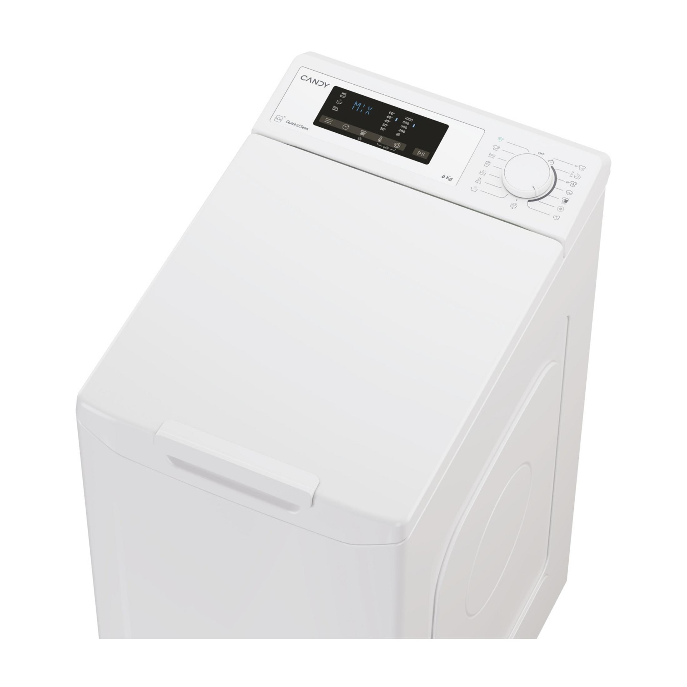 Biała pralka Candy z cyfrowym wyświetlaczem i pokrętłem.
