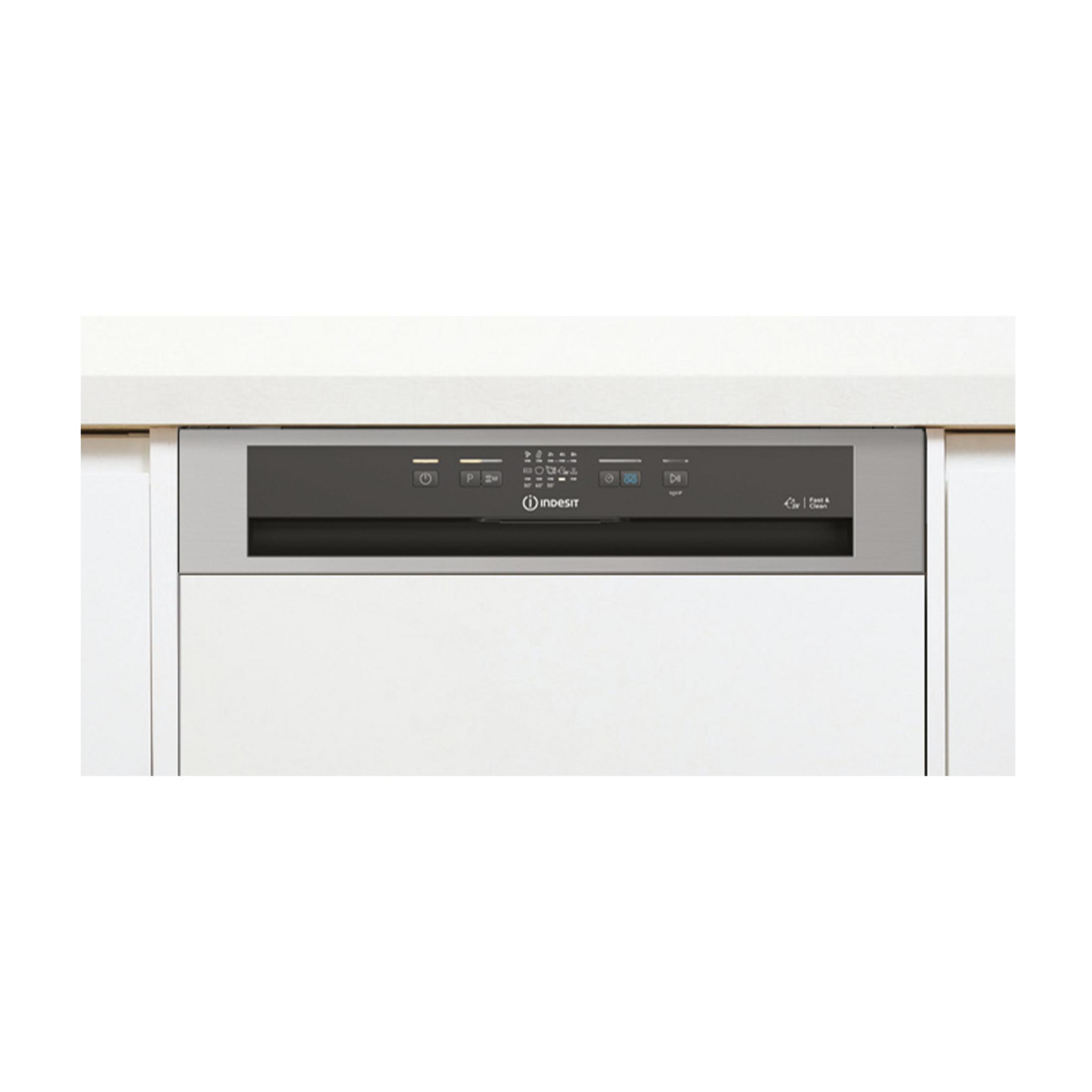 Bedieningspaneel vaatwasser met Indesit logo en programmaknoppen.